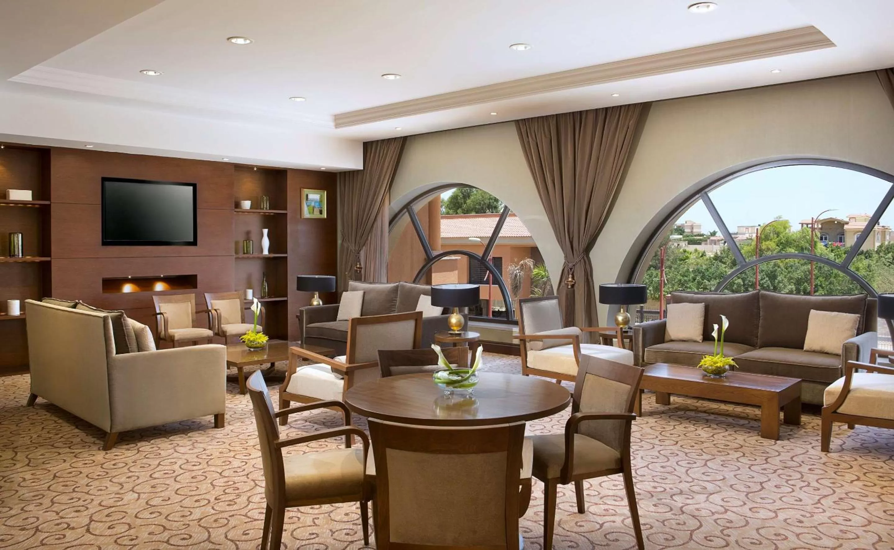 Lounge or bar in Hilton Alexandria King's Ranch Hotel