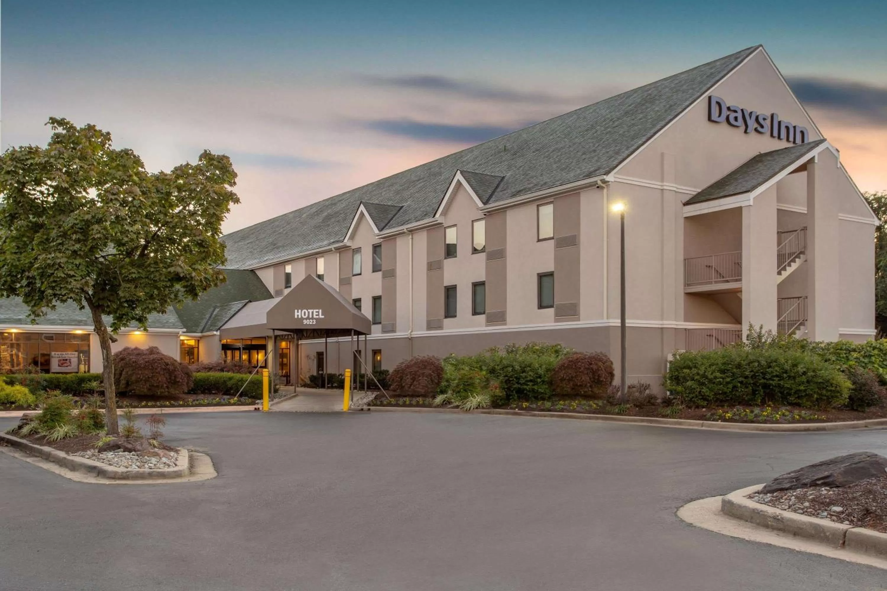 Property building in Days Inn by Wyndham Lanham Washington DC