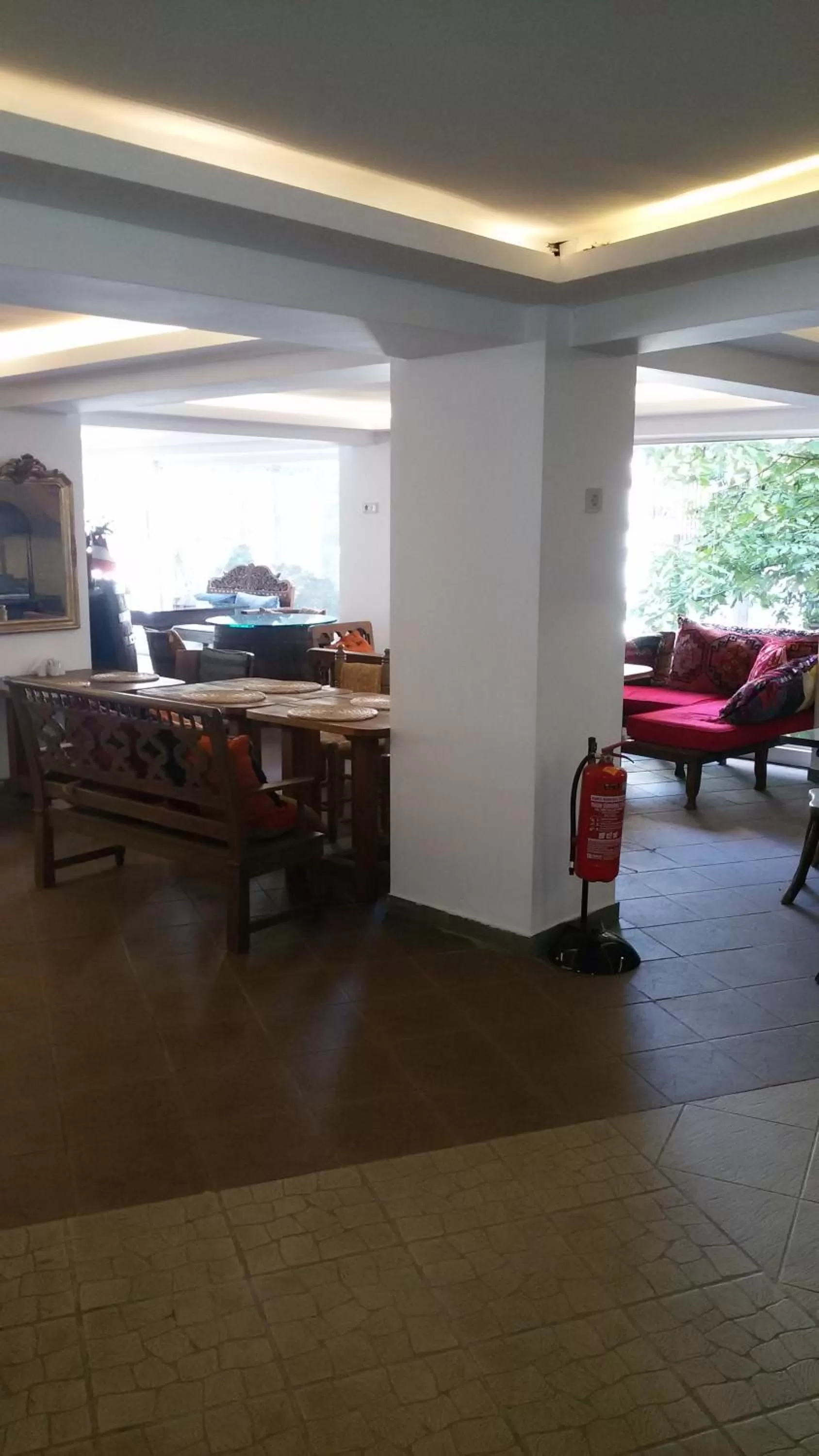 Restaurant/places to eat in Semsan Hotel