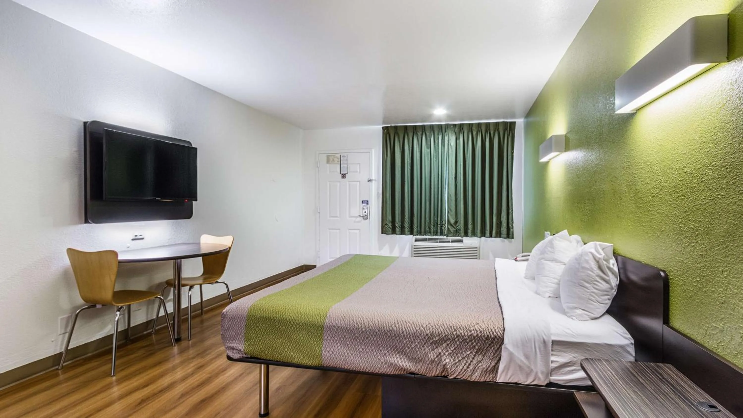 Photo of the whole room, Bed in Motel 6-San Marcos, TX - North