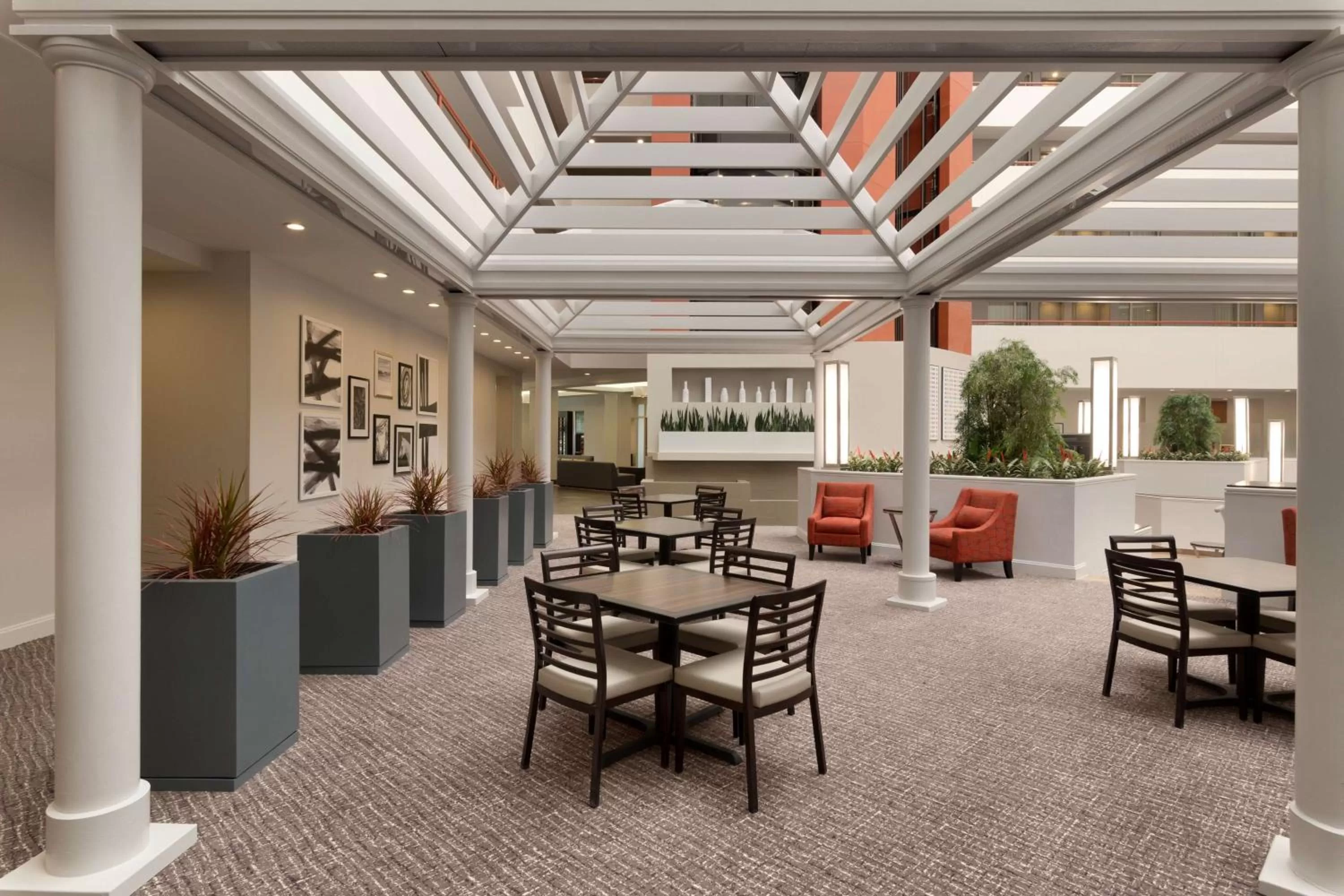 Lobby or reception in Embassy Suites by Hilton Baltimore at BWI Airport