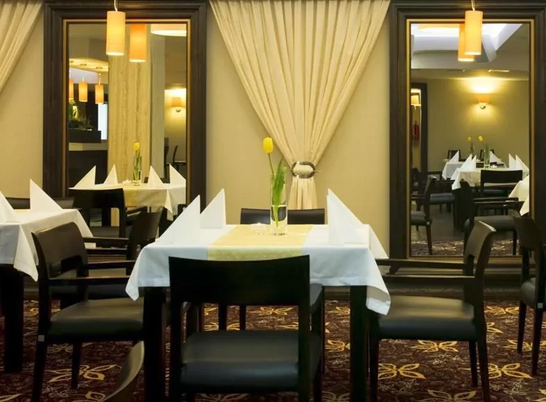 Restaurant/places to eat in Hotel-Restauracja Platan