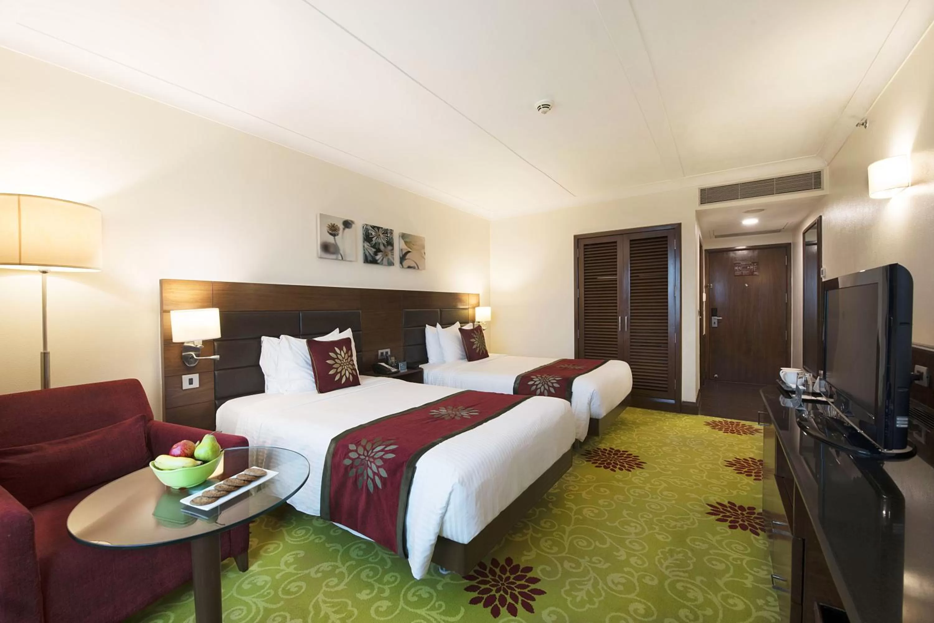 Bedroom, Bed in Hilton Garden Inn New Delhi/Saket