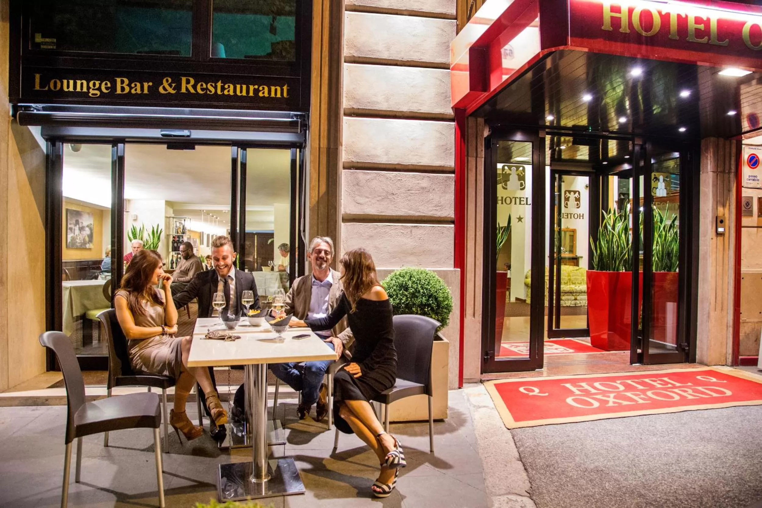 Restaurant/places to eat in Hotel Oxford