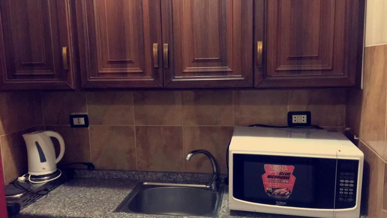Kitchen or kitchenette, Kitchen/Kitchenette in Al Tawheed Hotel Apartments
