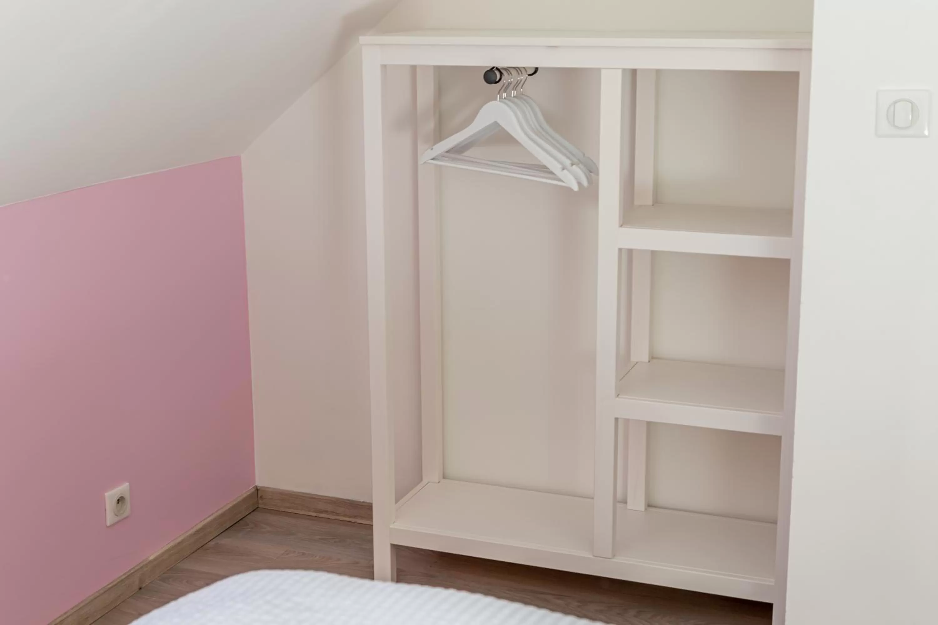 wardrobe in Le Cissereau - Chambres et table d'hôtes