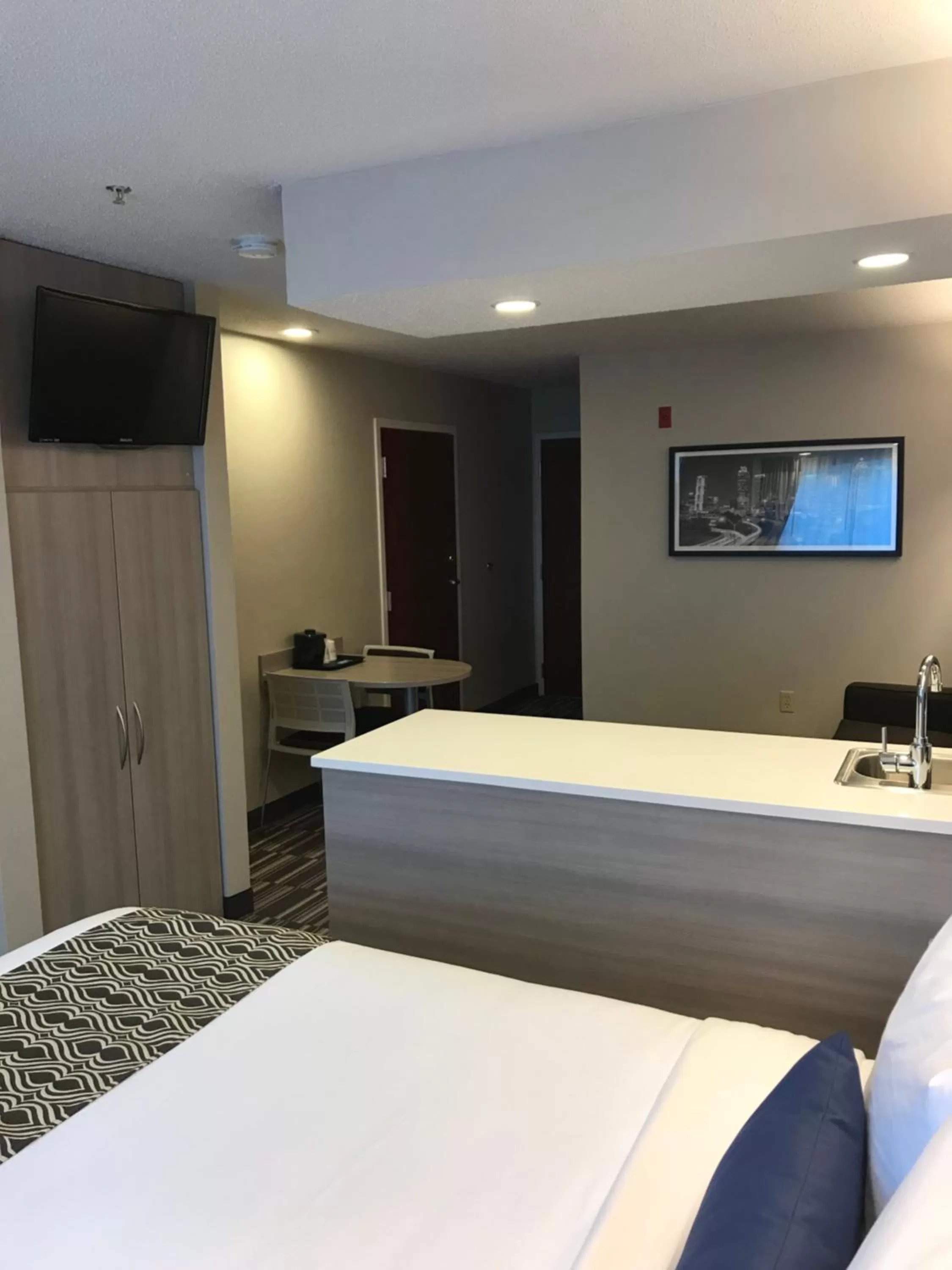 Photo of the whole room, Bed in Microtel Inn & Suites by Wyndham Atlanta Buckhead Area
