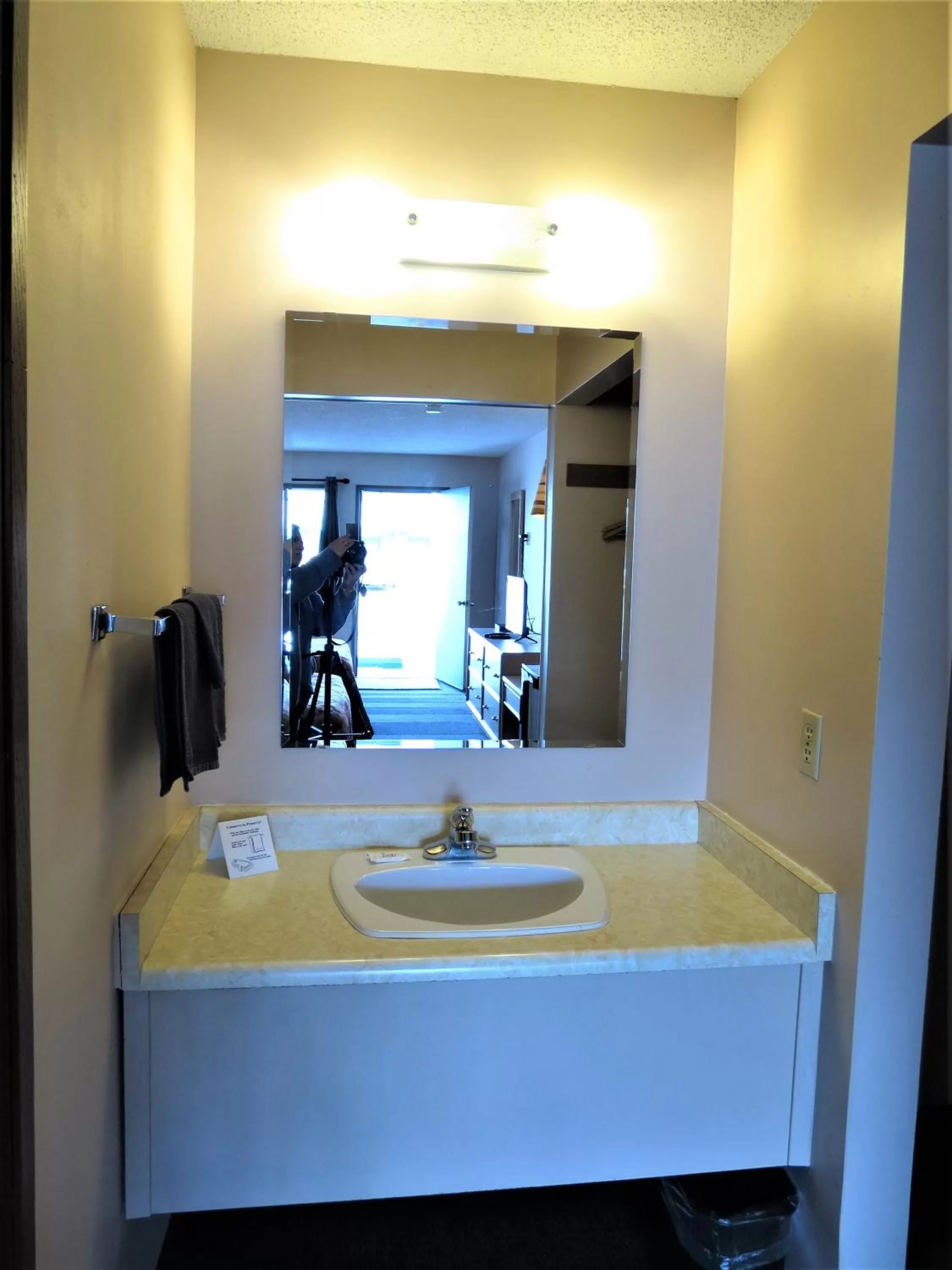 Bathroom in RANCHLAND Inn