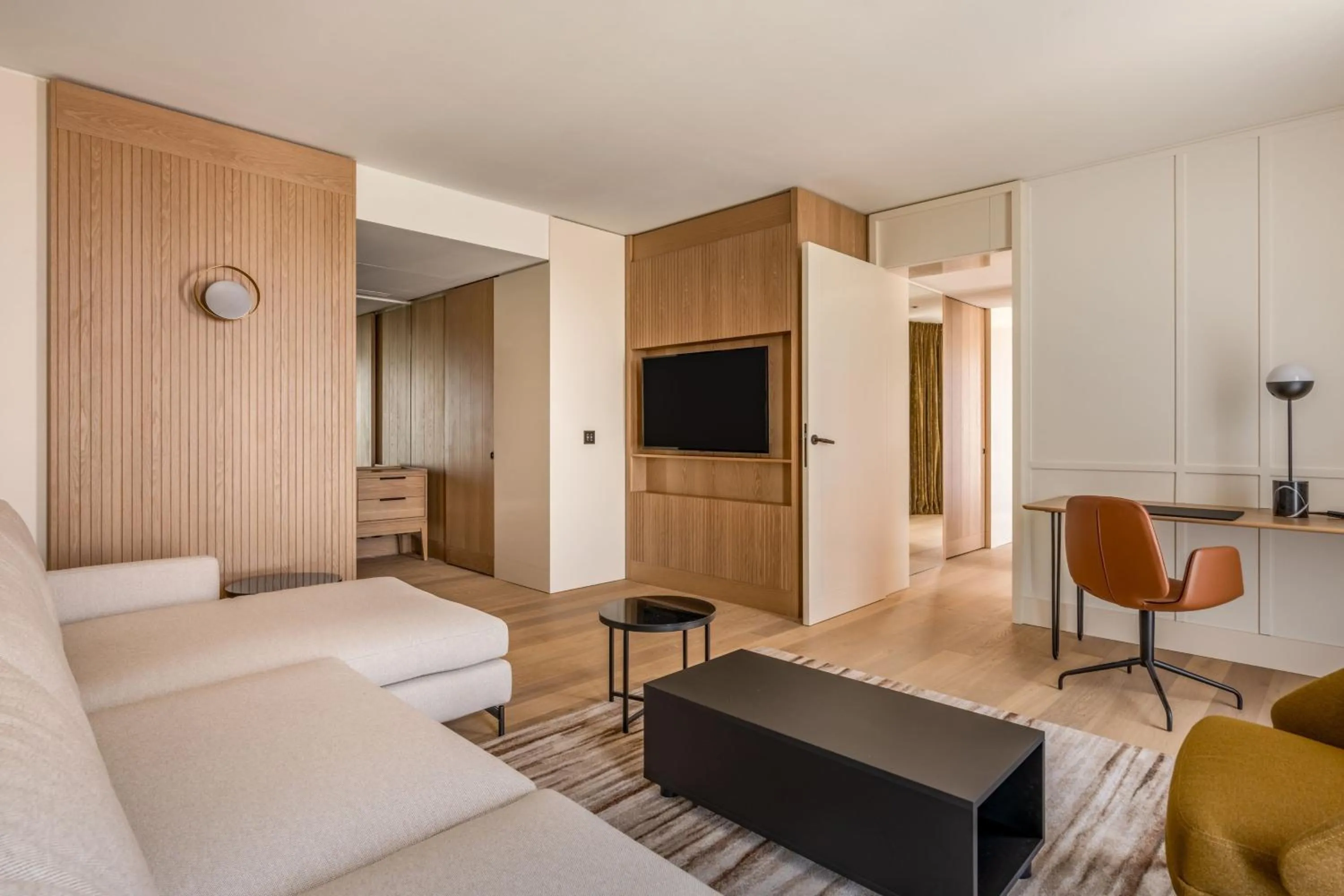 TV and multimedia in Munich Marriott Hotel City West