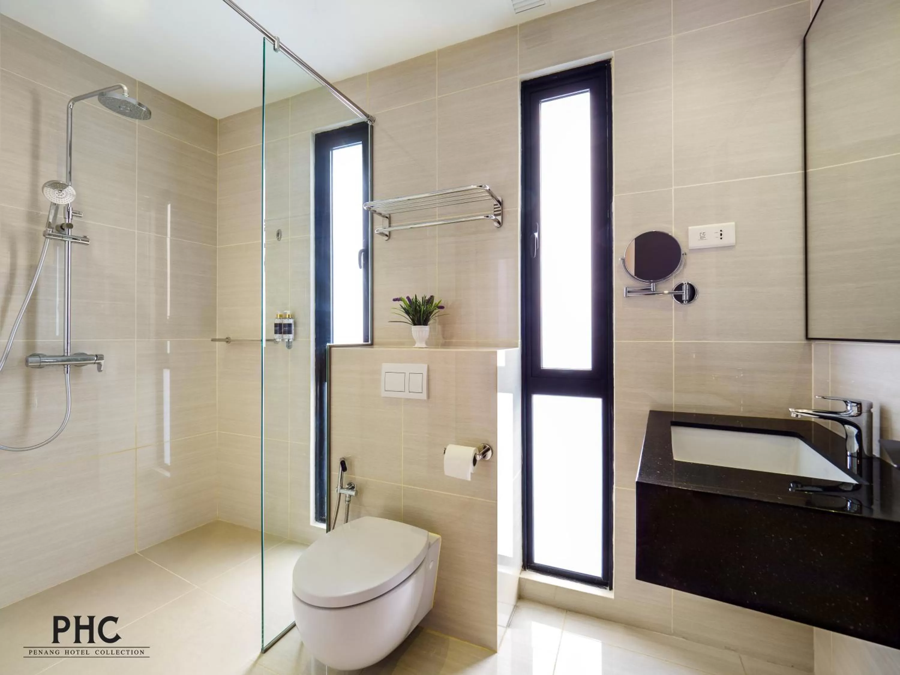 Shower in Hutton Central Hotel Managed by The Ascott Limited