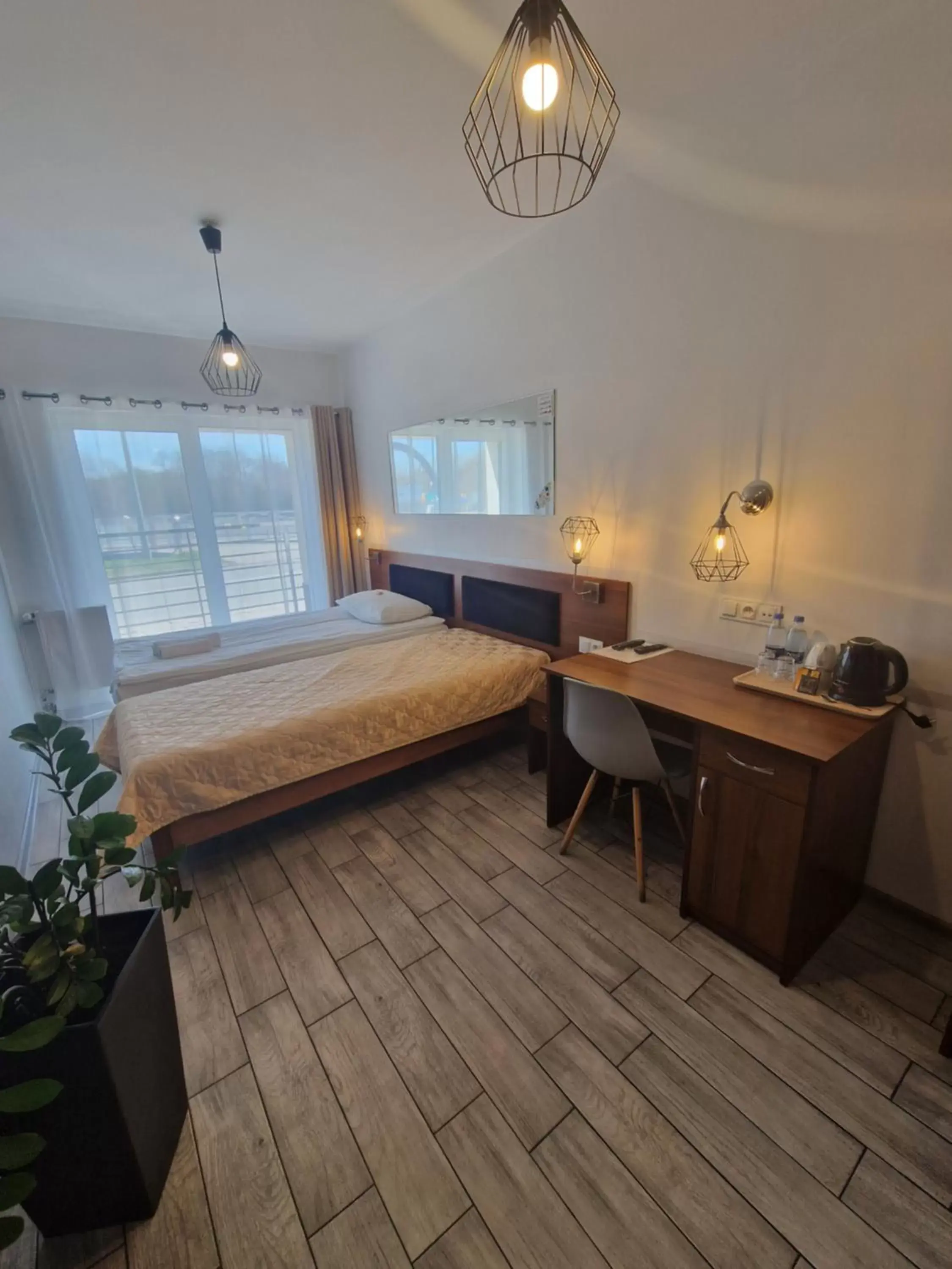 Double Room - single occupancy in Hotel Miłosz Restauracja, Basen dla dzieci, Sala Zabaw, Siłownia Double Room - single occupancy in Hotel Miłosz Restauracja, Basen dla dzieci, Sala Zabaw, Siłownia