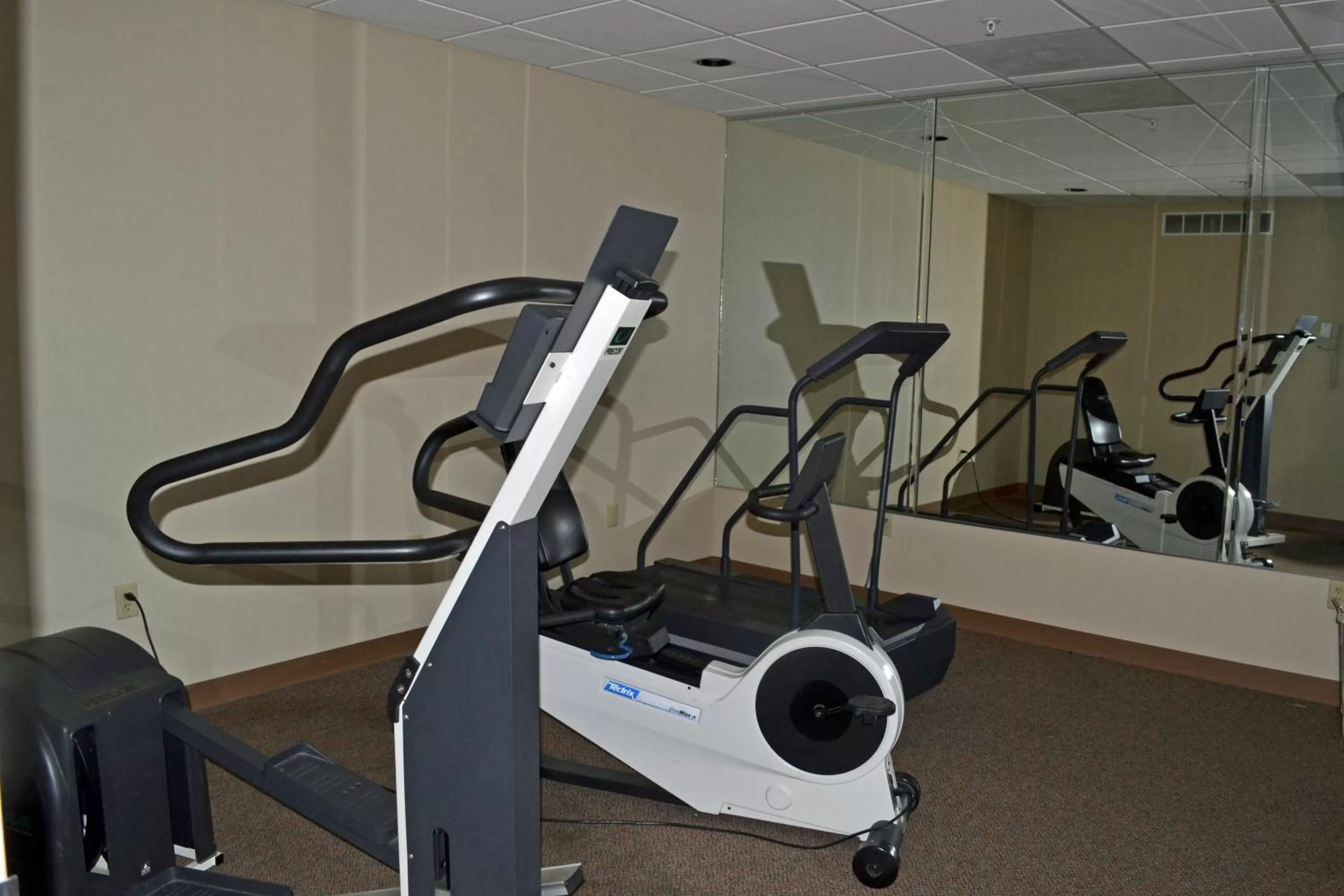Fitness centre/facilities in Paola Inn and Suites