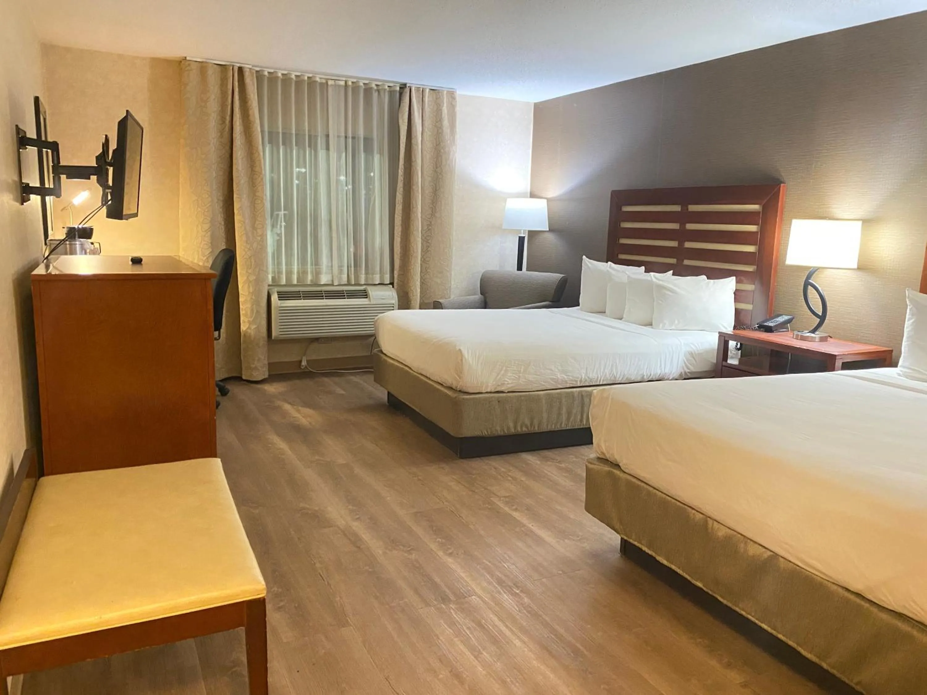 Bedroom, Bed in Wyndham Garden Grand Rapids Airport