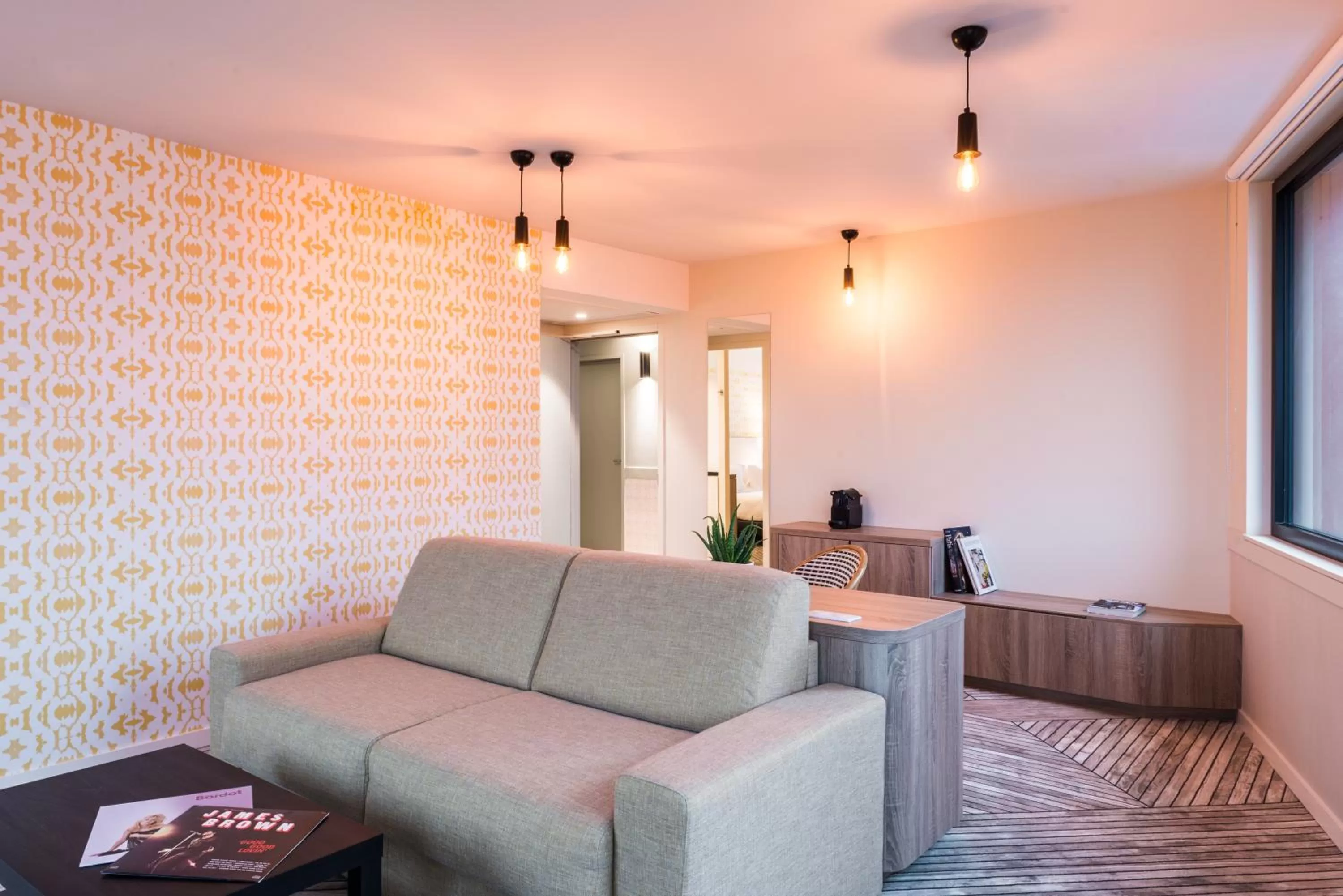 Living room in The Originals Boutique, Hôtel Maison Montmartre Paris Les Puces