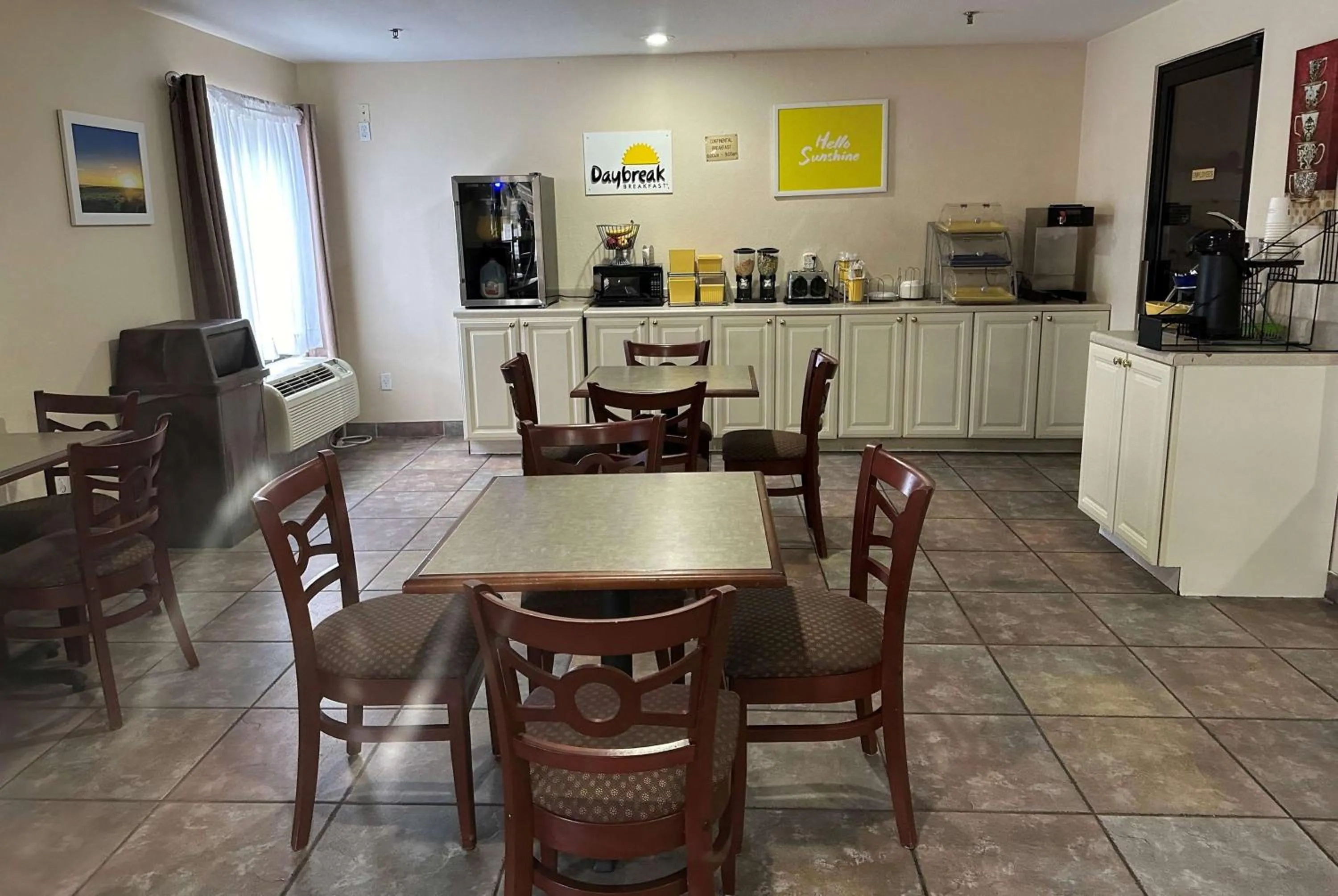 Restaurant/places to eat in Days Inn & Suites by Wyndham Eunice