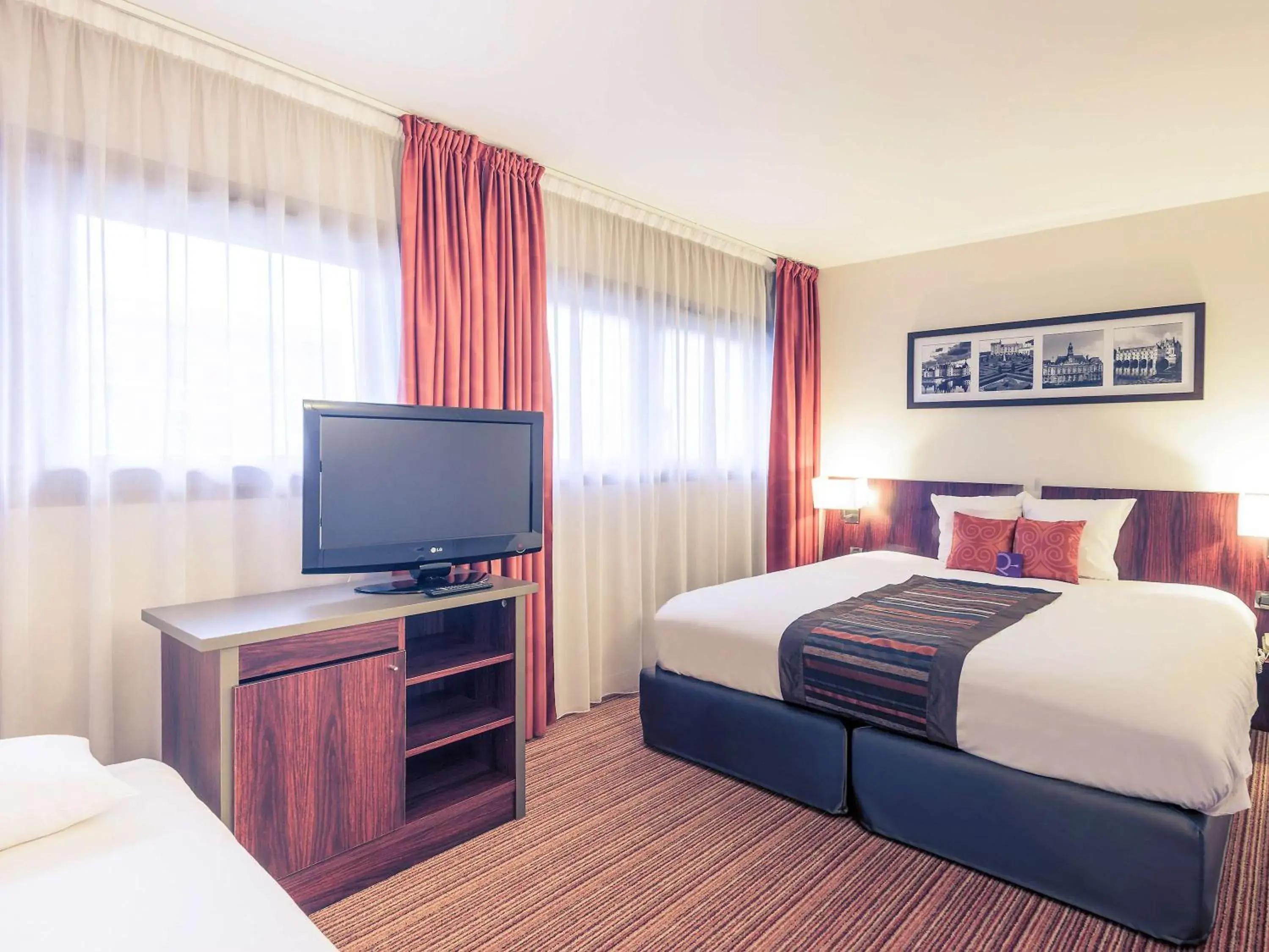 Family Double Room with Sofa Bed in Mercure Tours Centre Gare et Congrès Family Double Room with Sofa Bed in Mercure Tours Centre Gare et Congrès