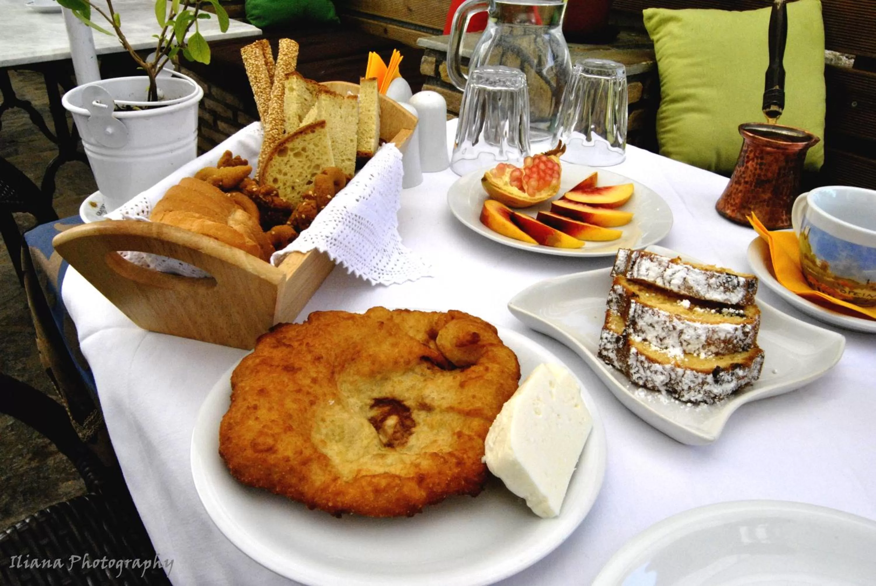 Food and drinks in Filoxenia Studios