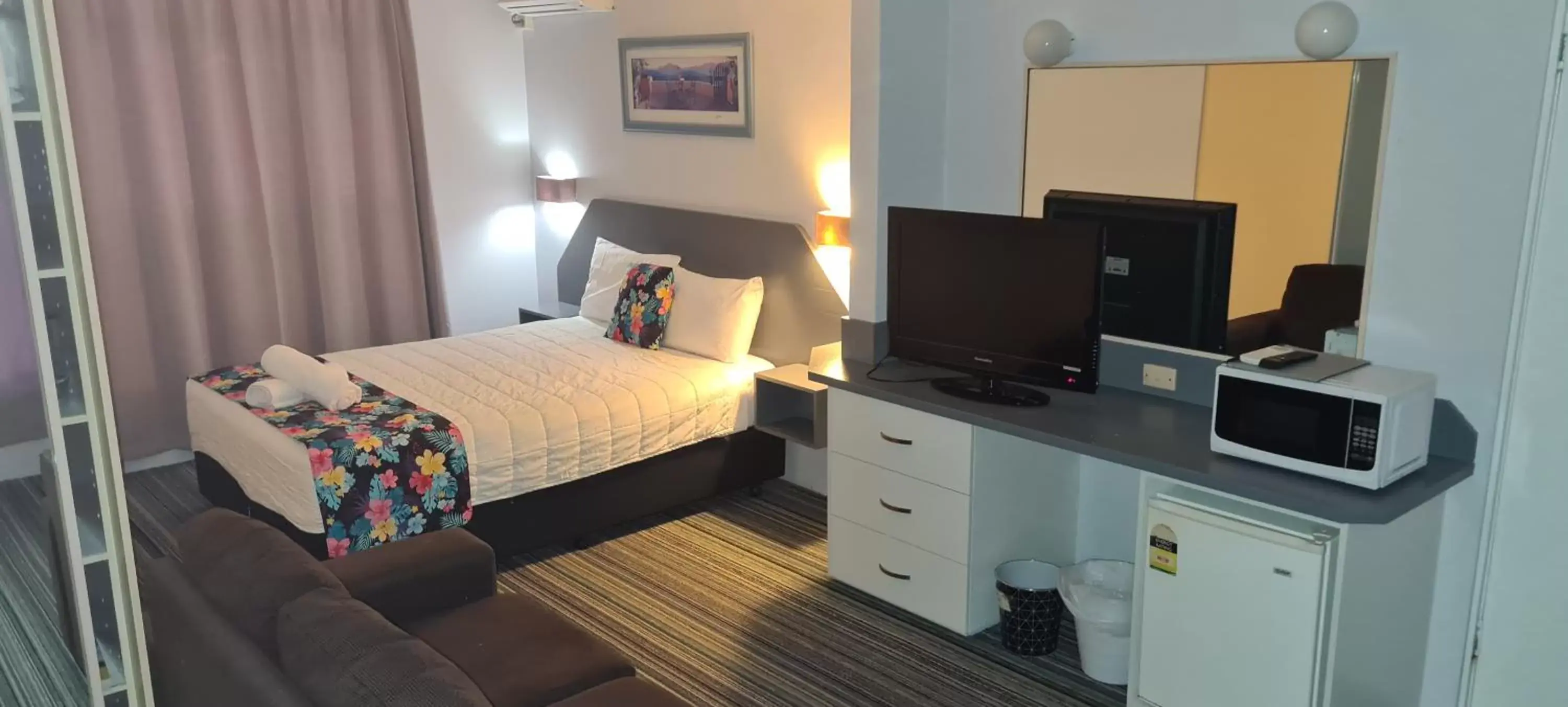 Twin Room - Disability Access in Golden Sands Motor Inn Twin Room - Disability Access in Golden Sands Motor Inn