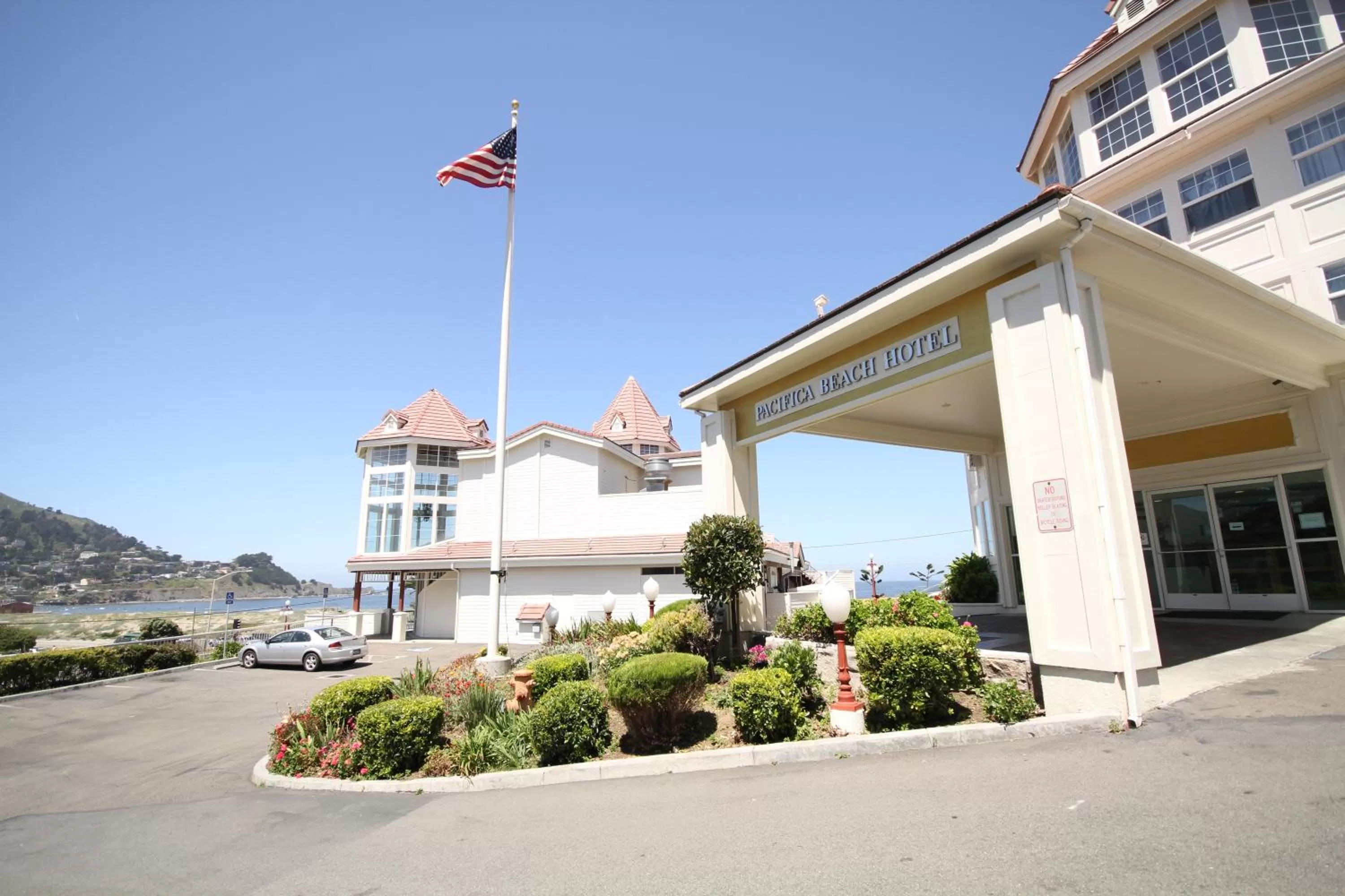 Facade/entrance in Pacifica Beach Hotel