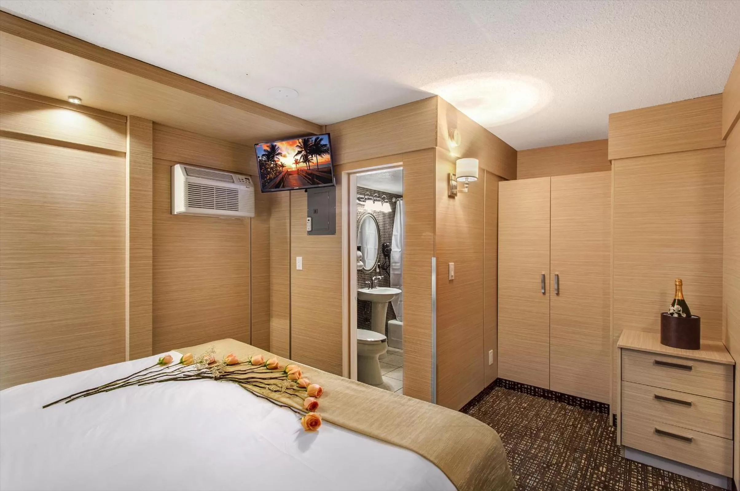 Photo of the whole room, Bed in Ocean Beach Palace