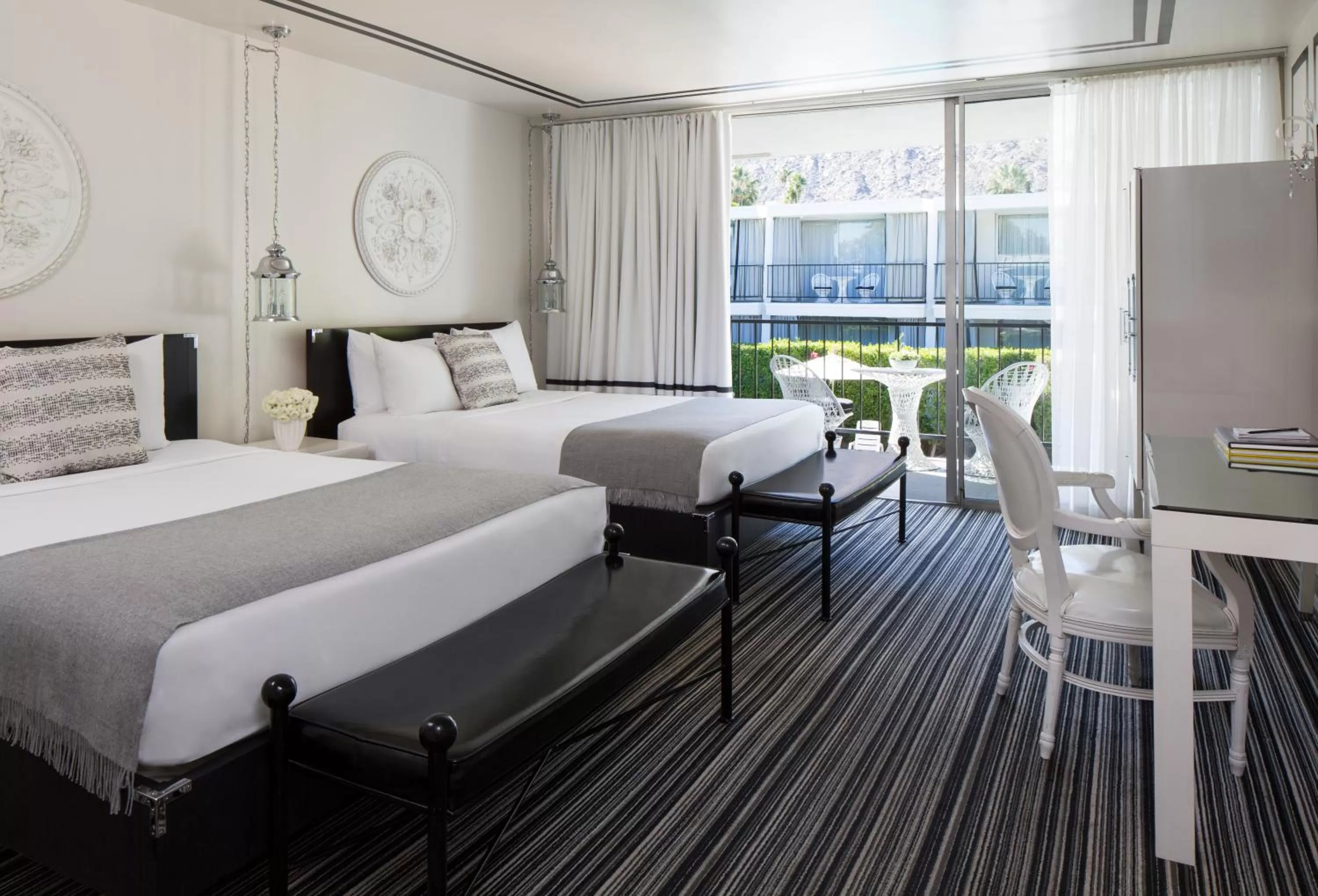 Bed in Avalon Hotel & Bungalows Palm Springs, a Member of Design Hotels