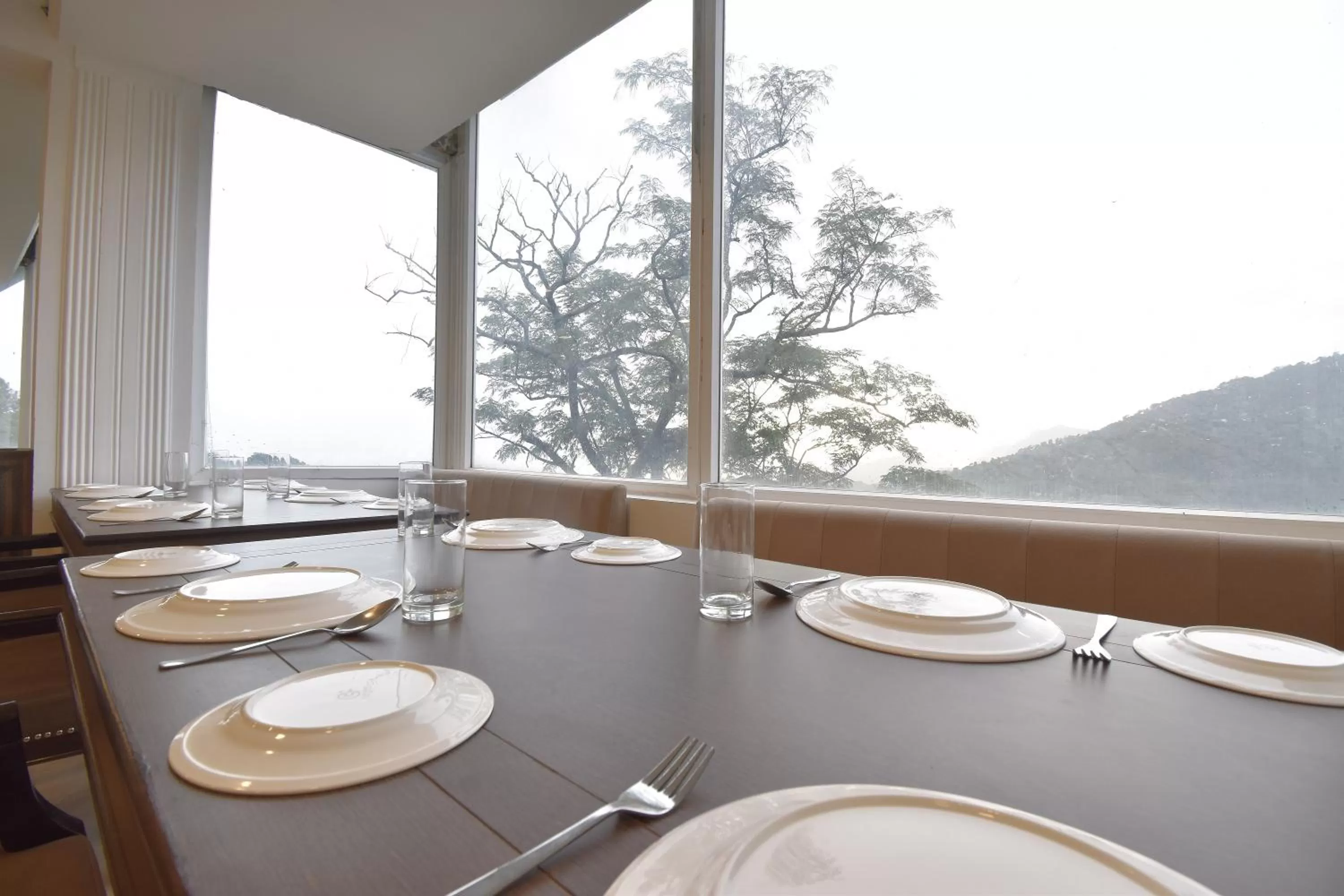 Natural landscape, Restaurant/Places to Eat in The Royal Castle AC Centralized