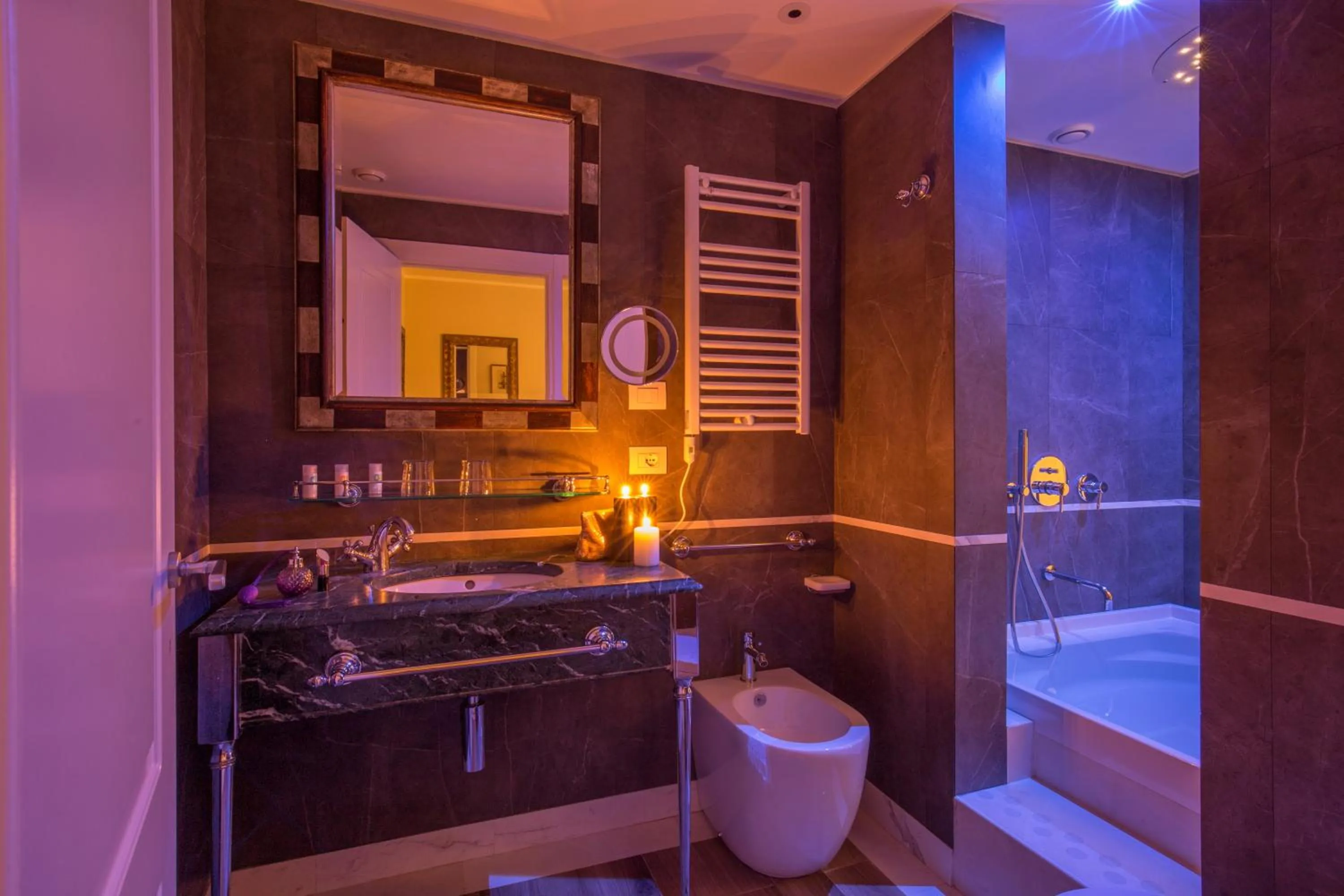 Shower in Hotel Monte Cenci