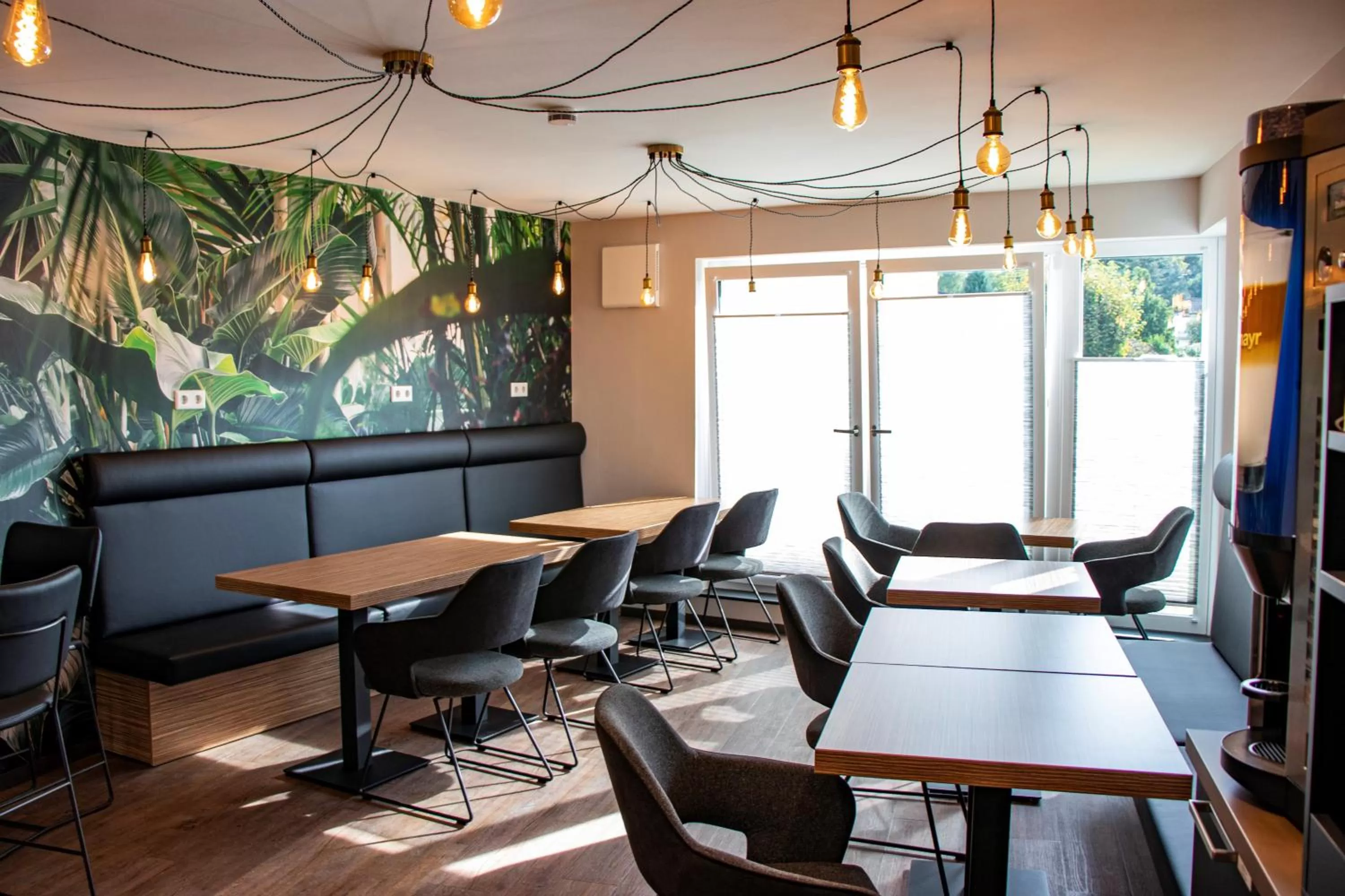 Communal lounge/ TV room in Trendic Hotel