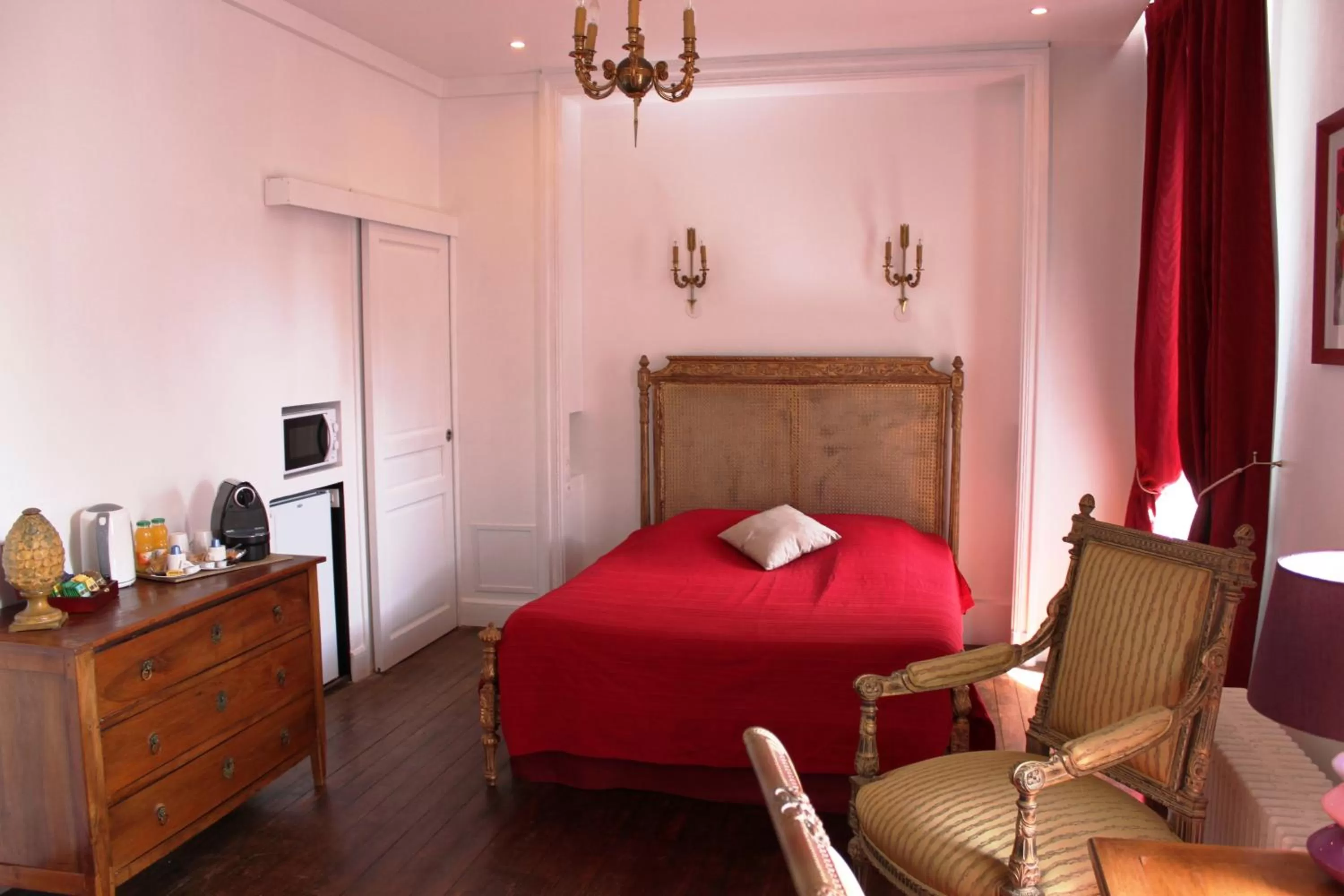 Photo of the whole room, Bed in Résidence et Chambres d'Hôtes de La Porte d'Arras