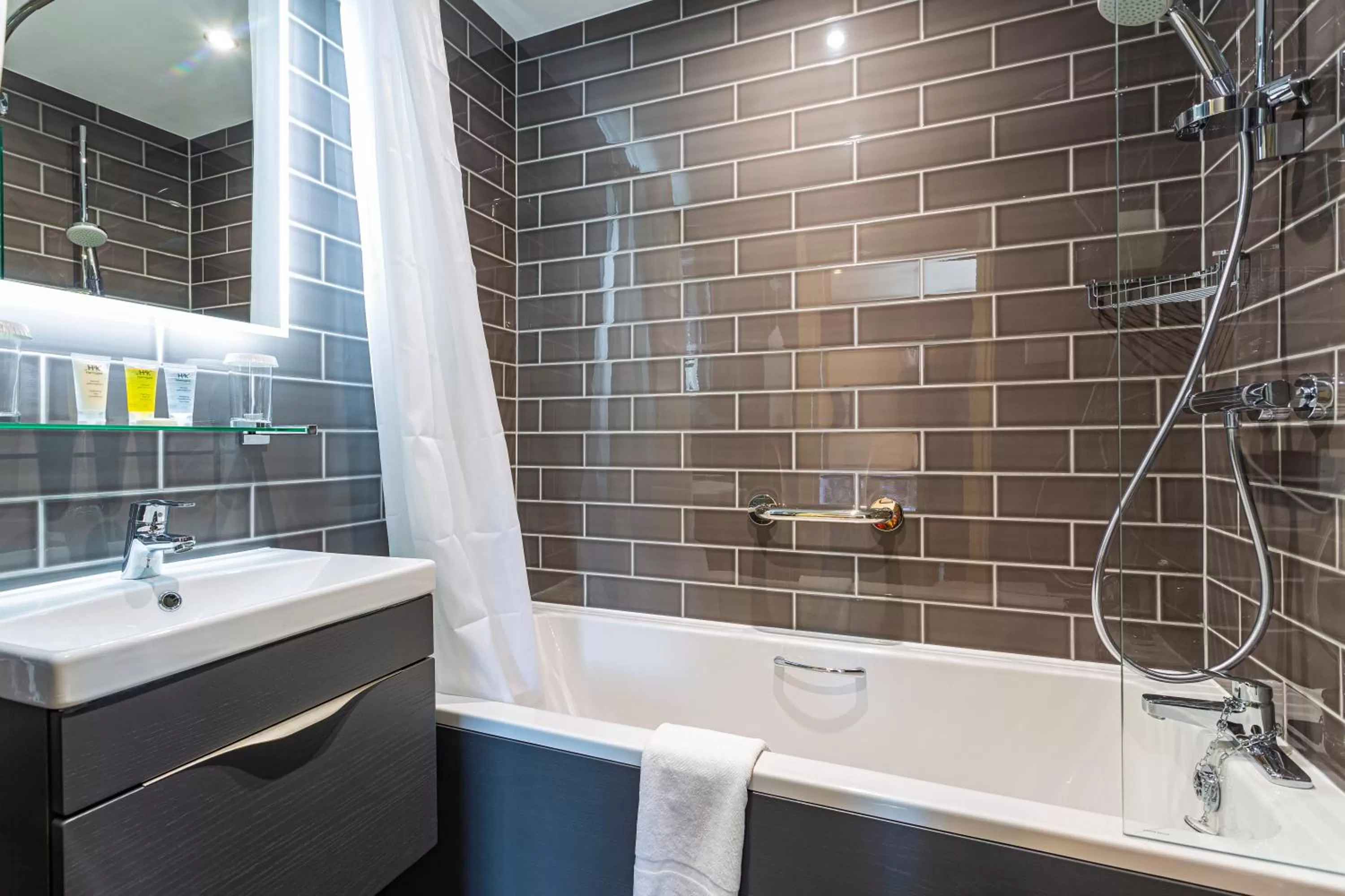 Bathroom in The Rutland Arms Hotel, Bakewell, Derbyshire - The Coaching Inn Group