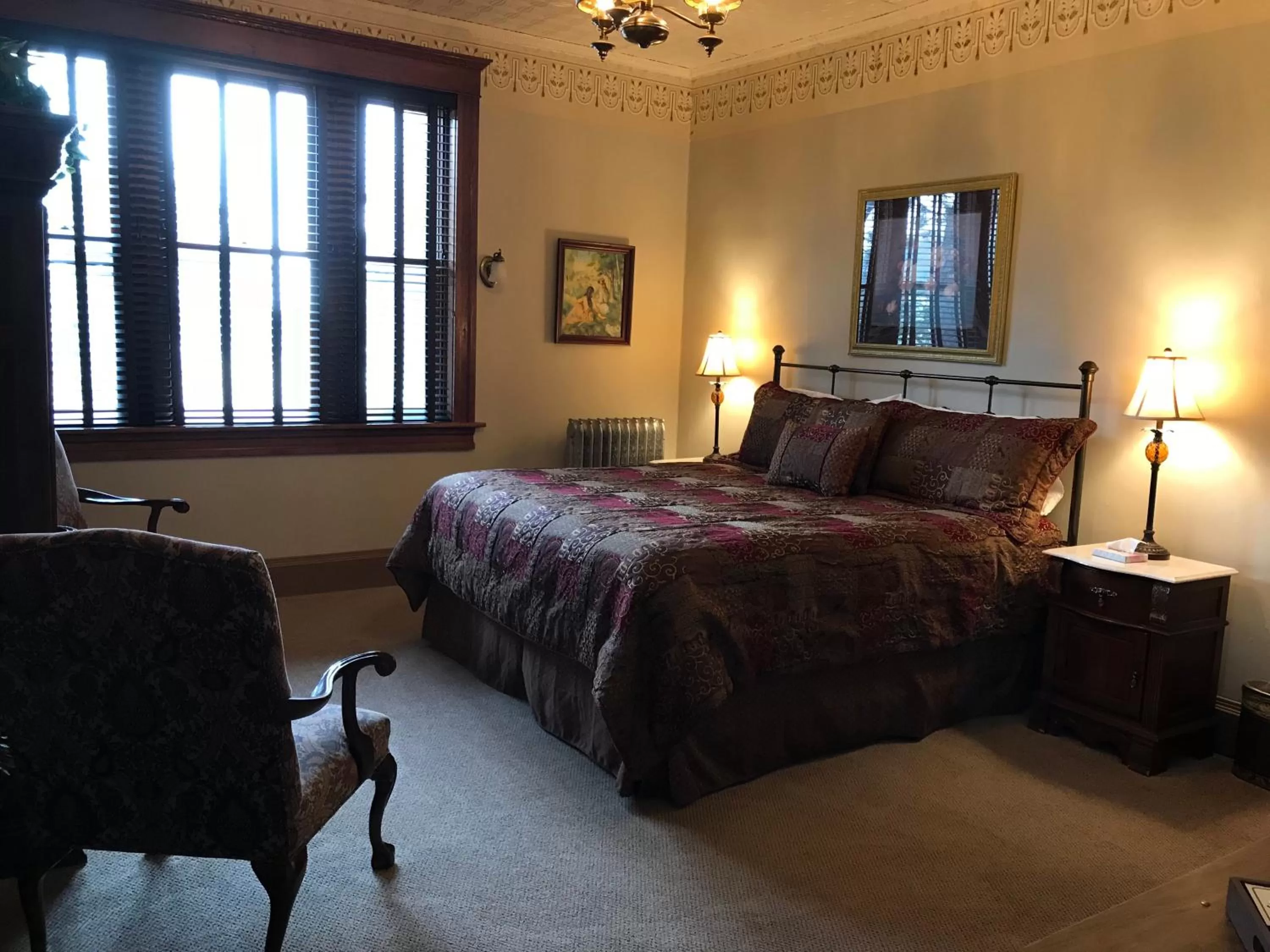 Consulting, 1 King Bed (First Floor) in Cripple Creek Hospitality House & Travel Park