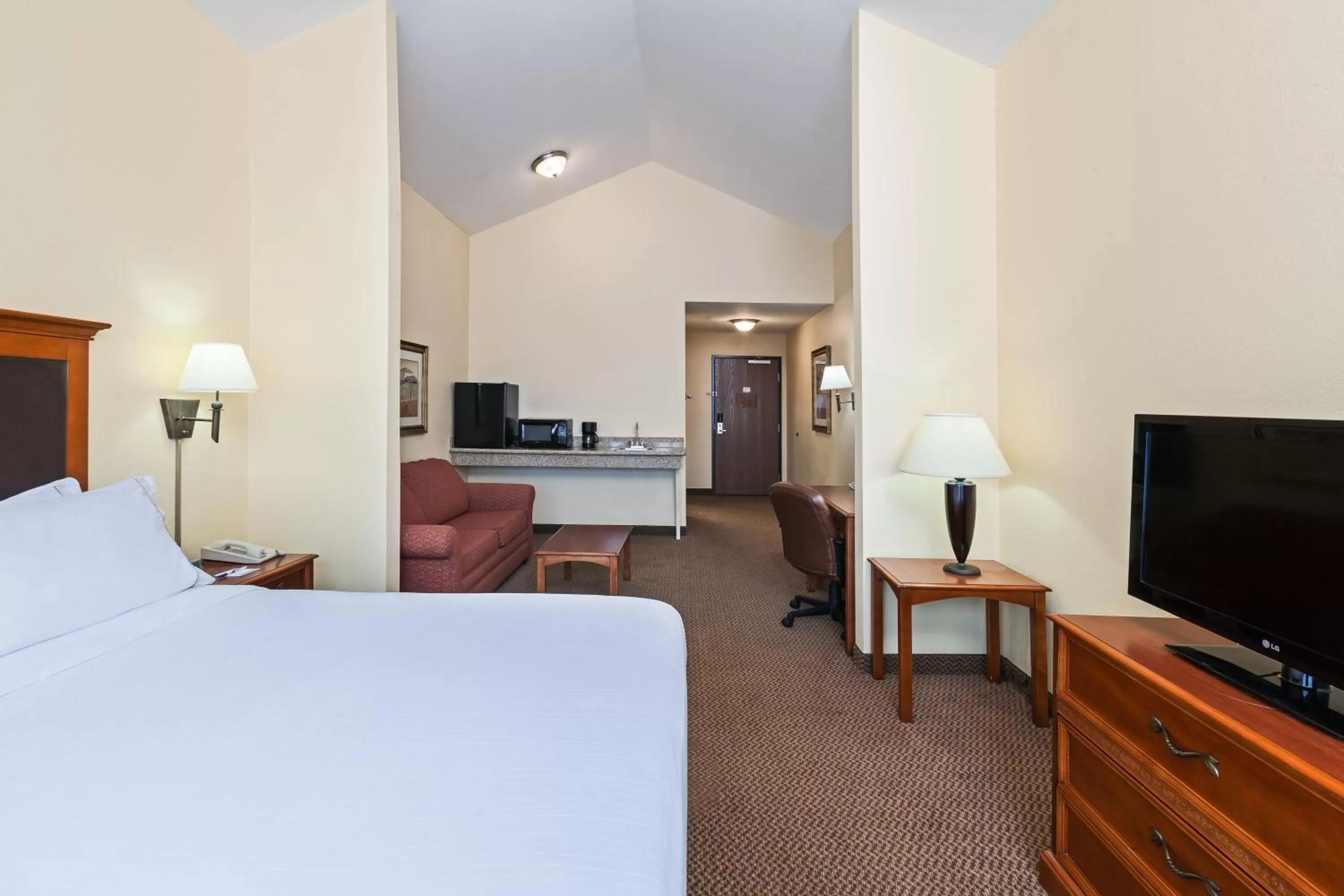 Photo of the whole room, Bed in Holiday Inn Express & Suites - Laredo-Event Center Area by IHG