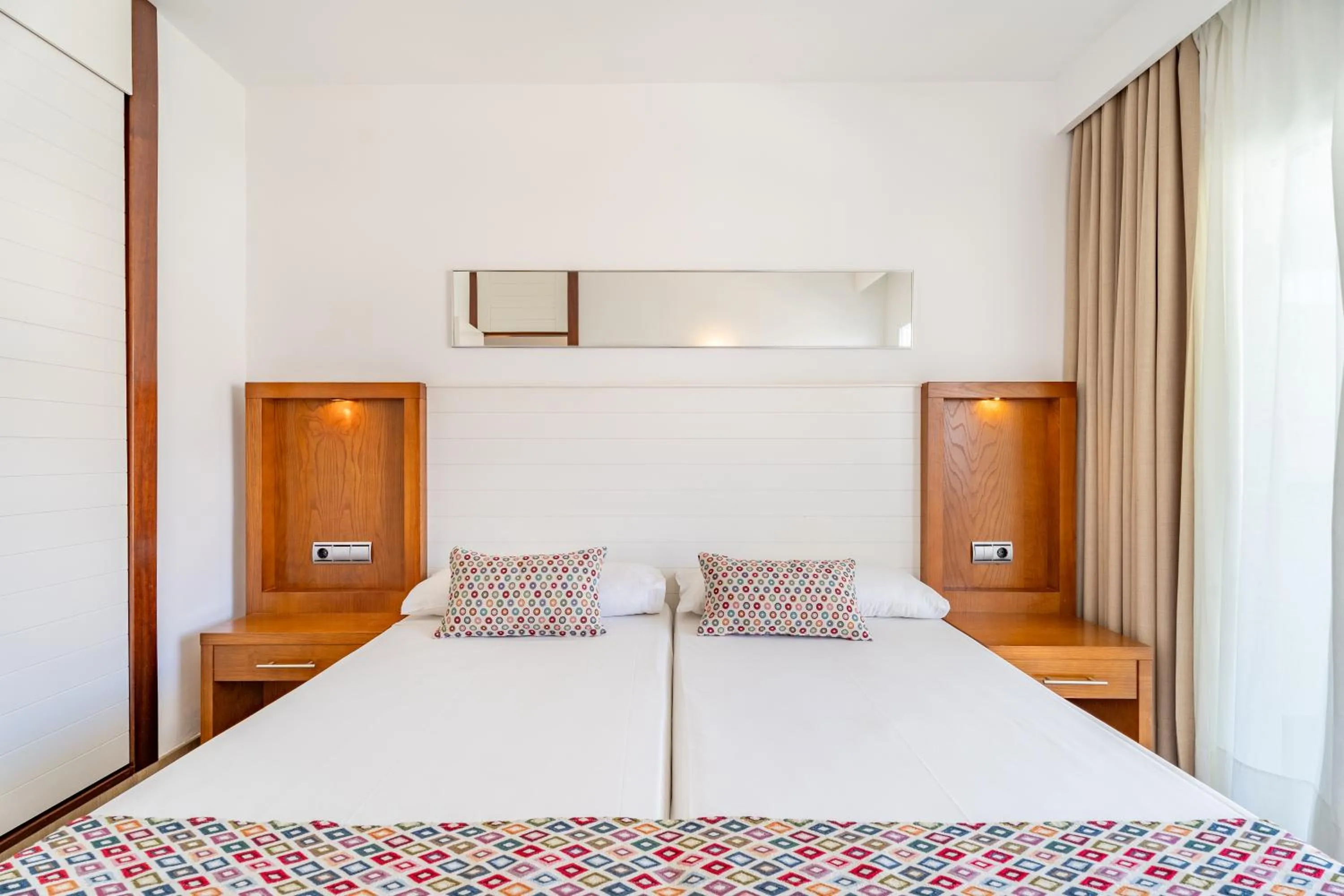 Bedroom, Bed in Apartamentos Cabau Altair