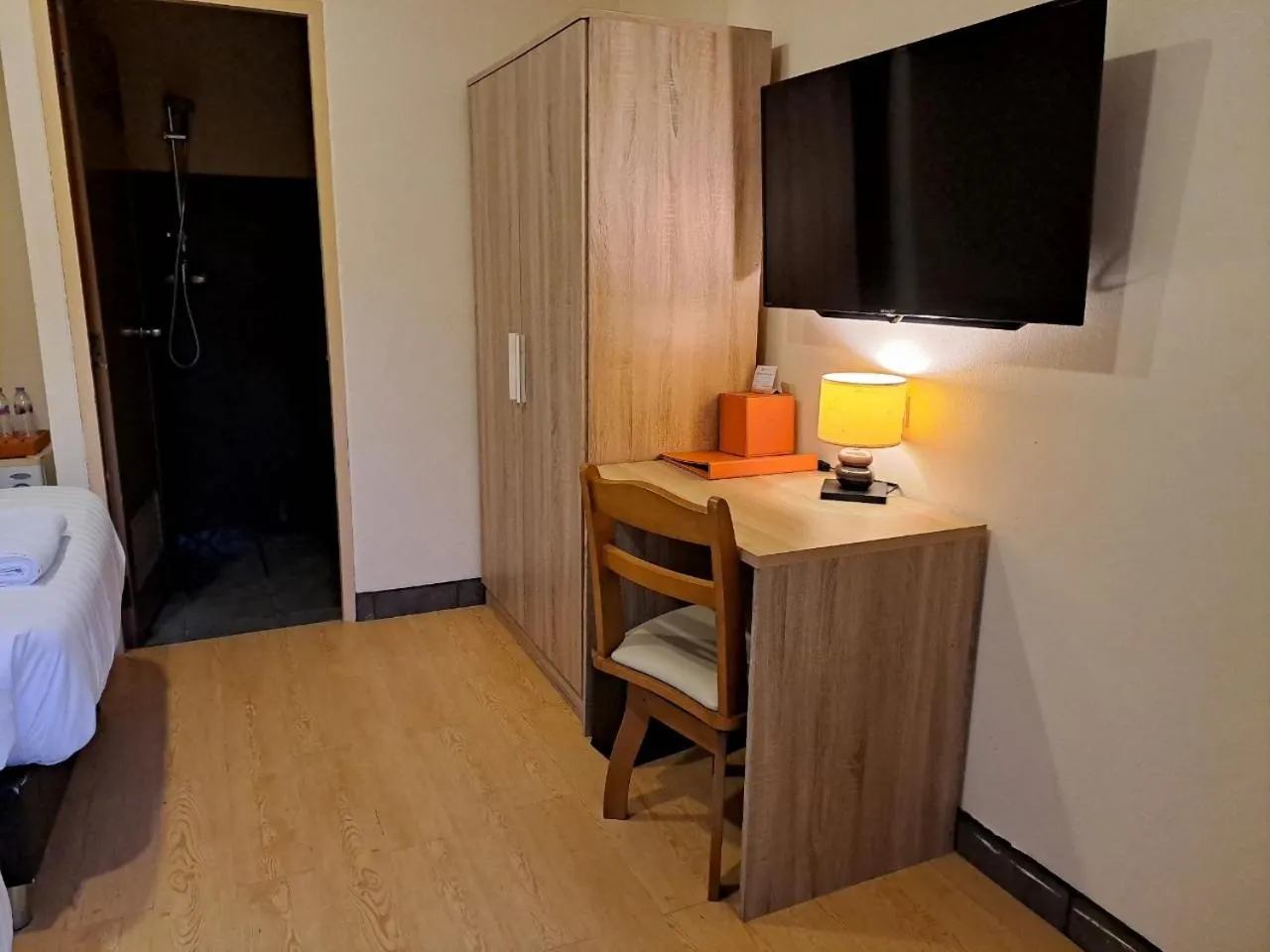 TV and multimedia, TV/Entertainment Center in PM Lake Mabprachan Pattaya