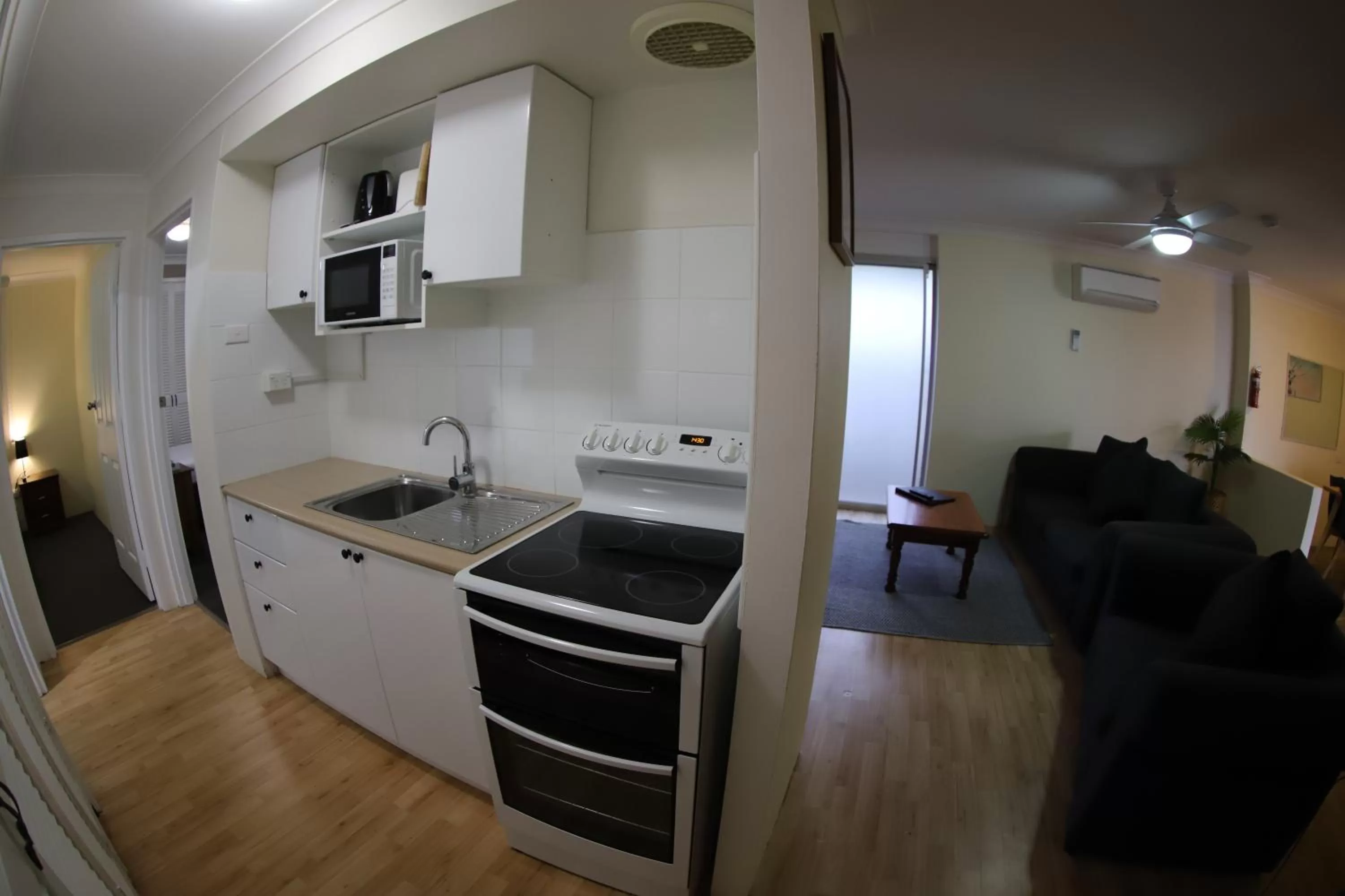 Kitchen or kitchenette in Sleepy Hill Motor Inn