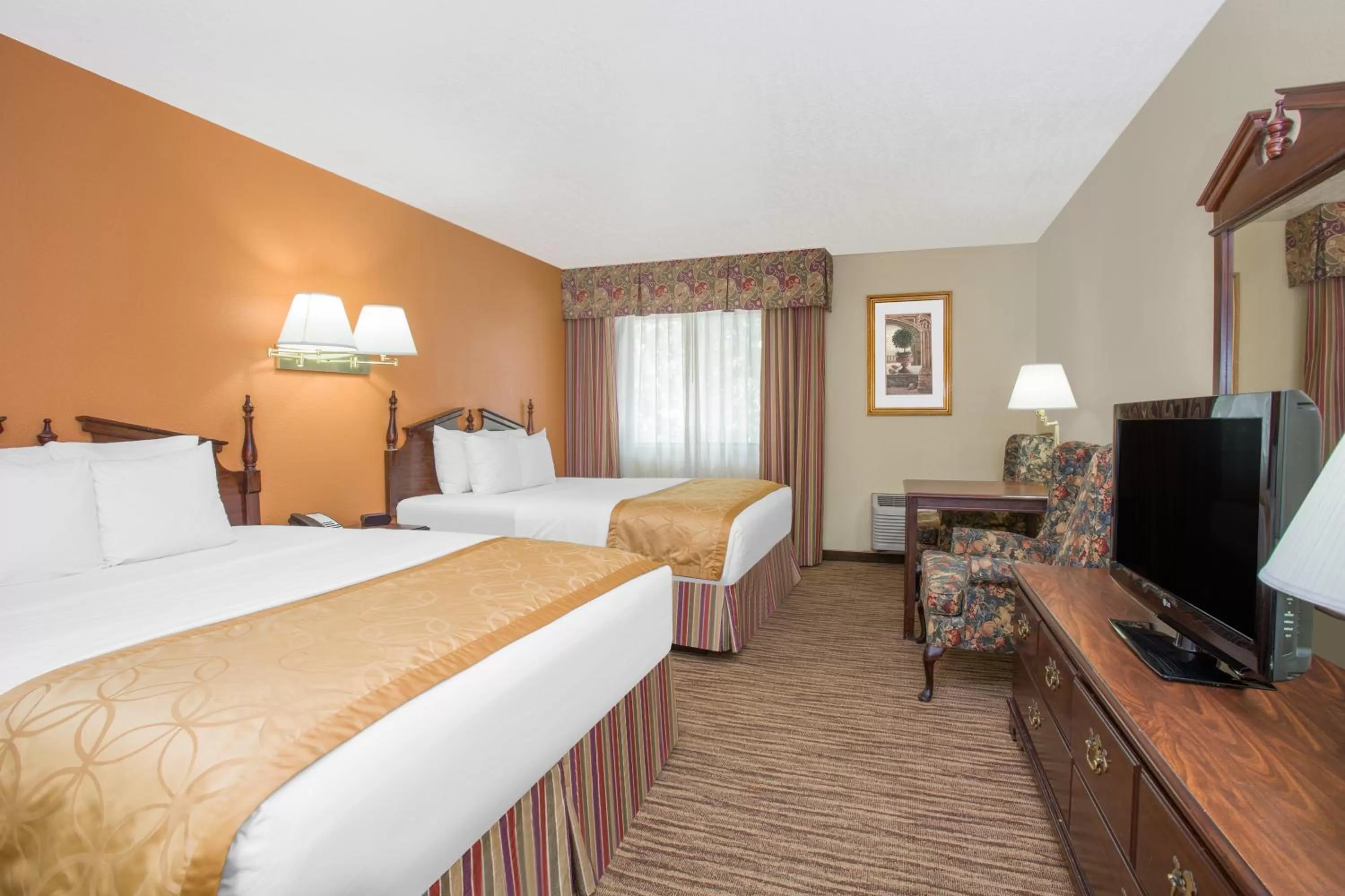 Bedroom, Bed in Days Inn & Suites by Wyndham Red Rock-Gallup