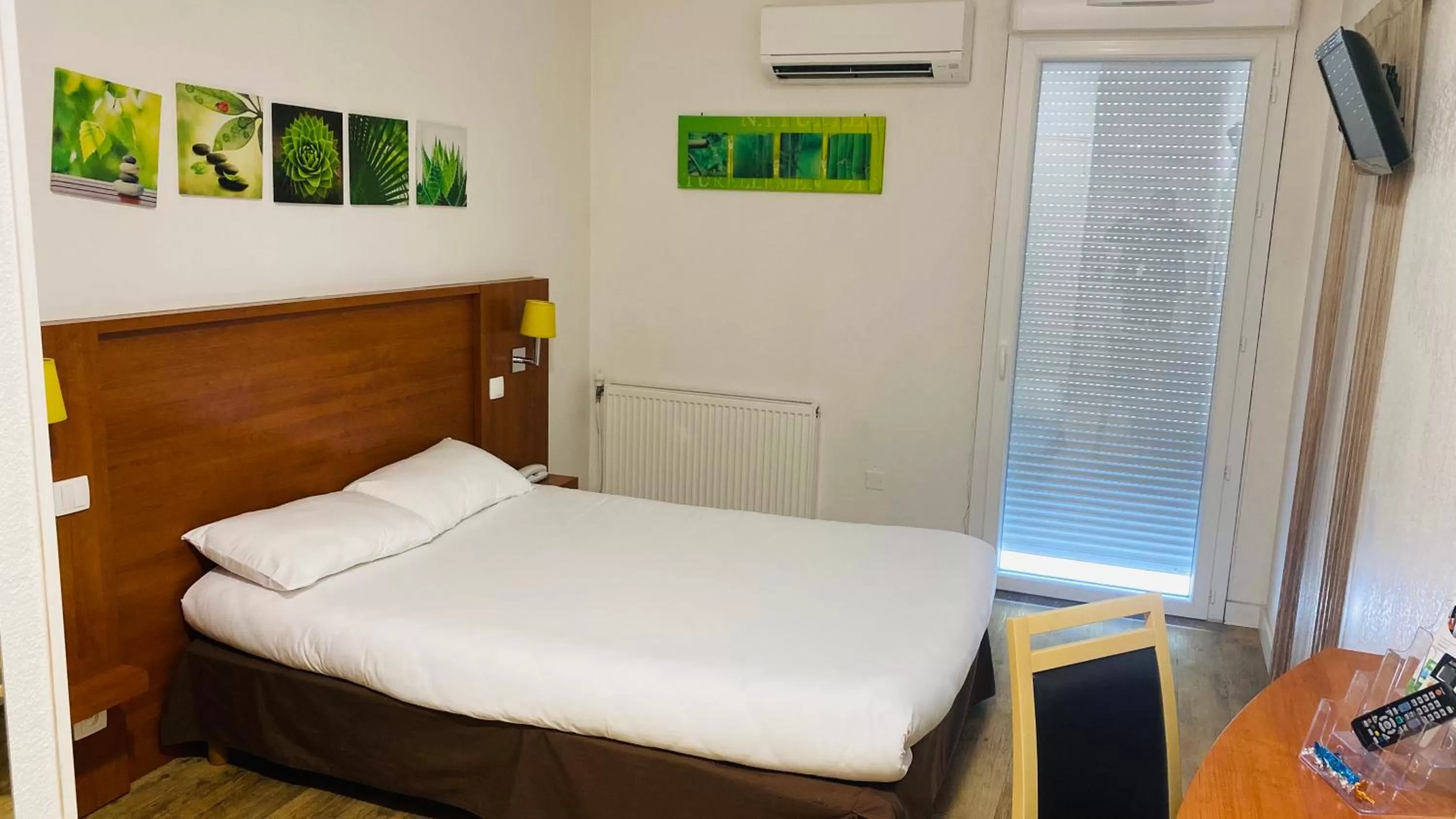 Bed in Hotel Martinez Grenay