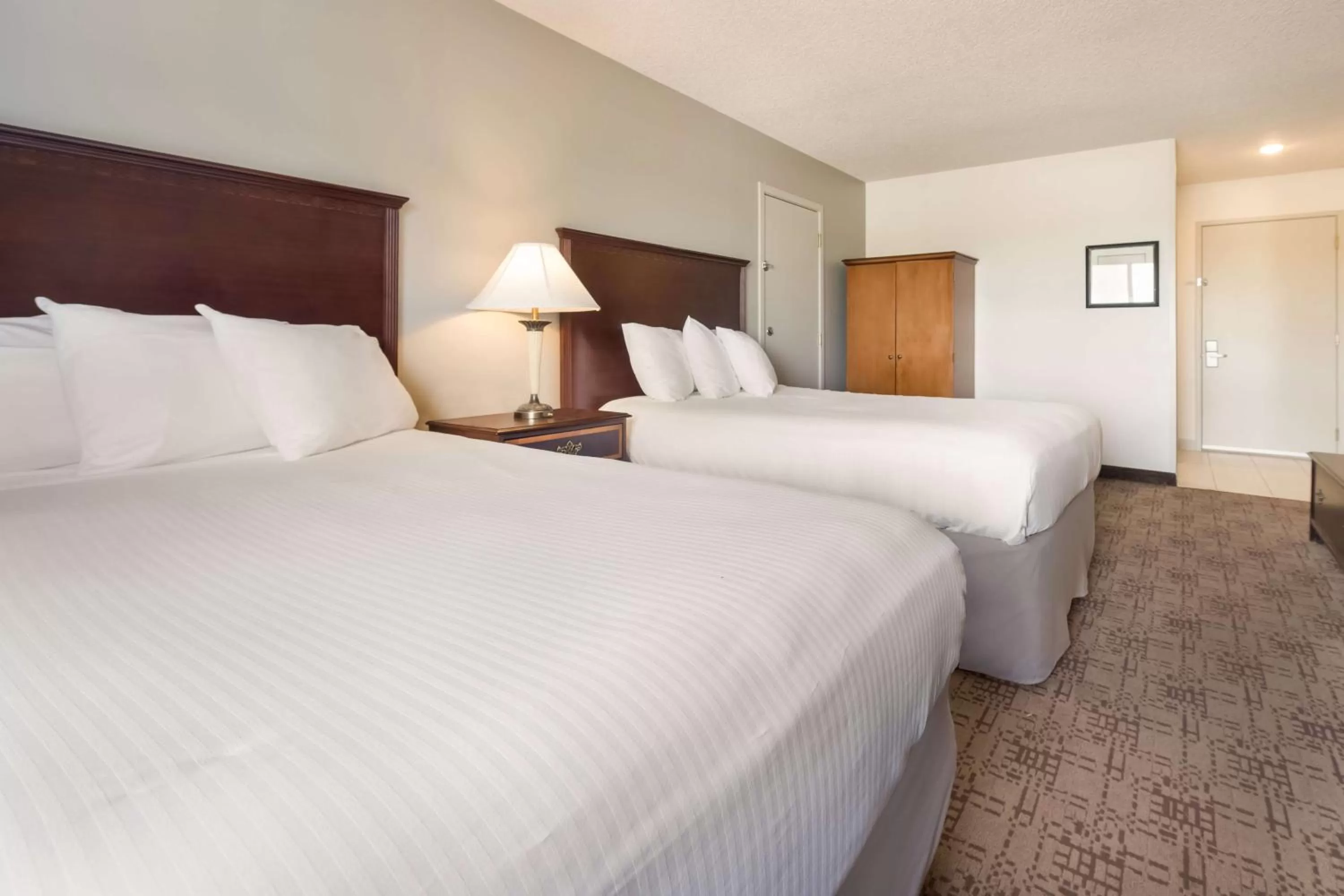 Bedroom, Bed in SureStay Hotel by Best Western Thomson