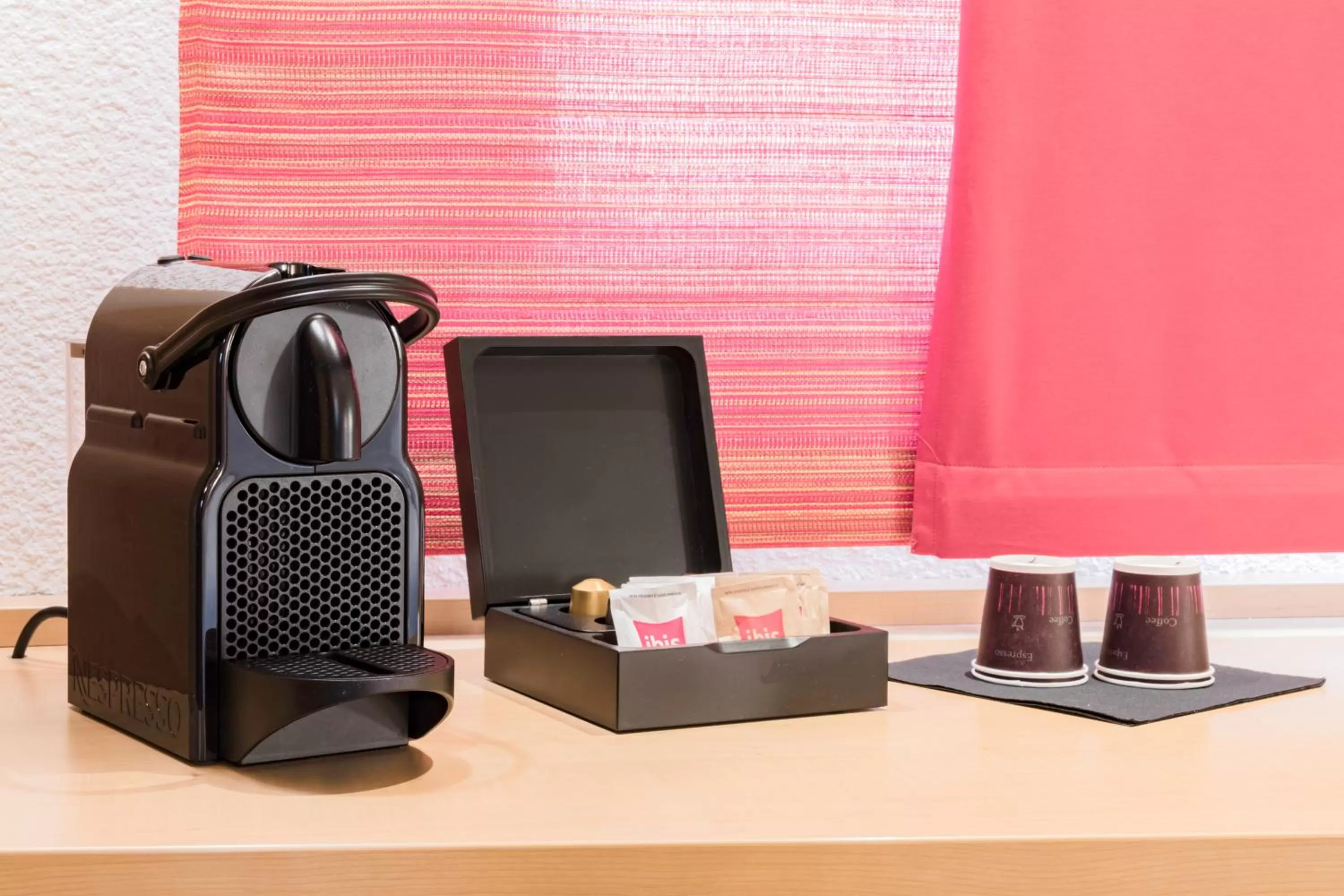 Coffee/tea facilities in Hotel Ibis Milano Malpensa