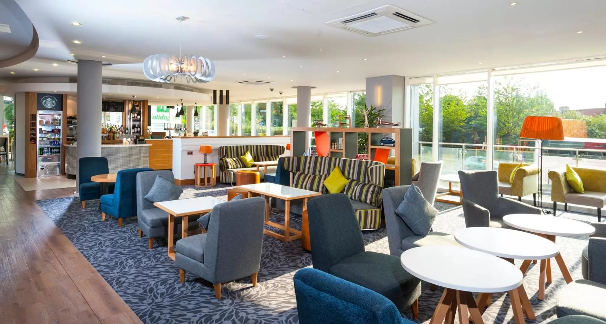 Lounge or bar in Holiday Inn London West by IHG