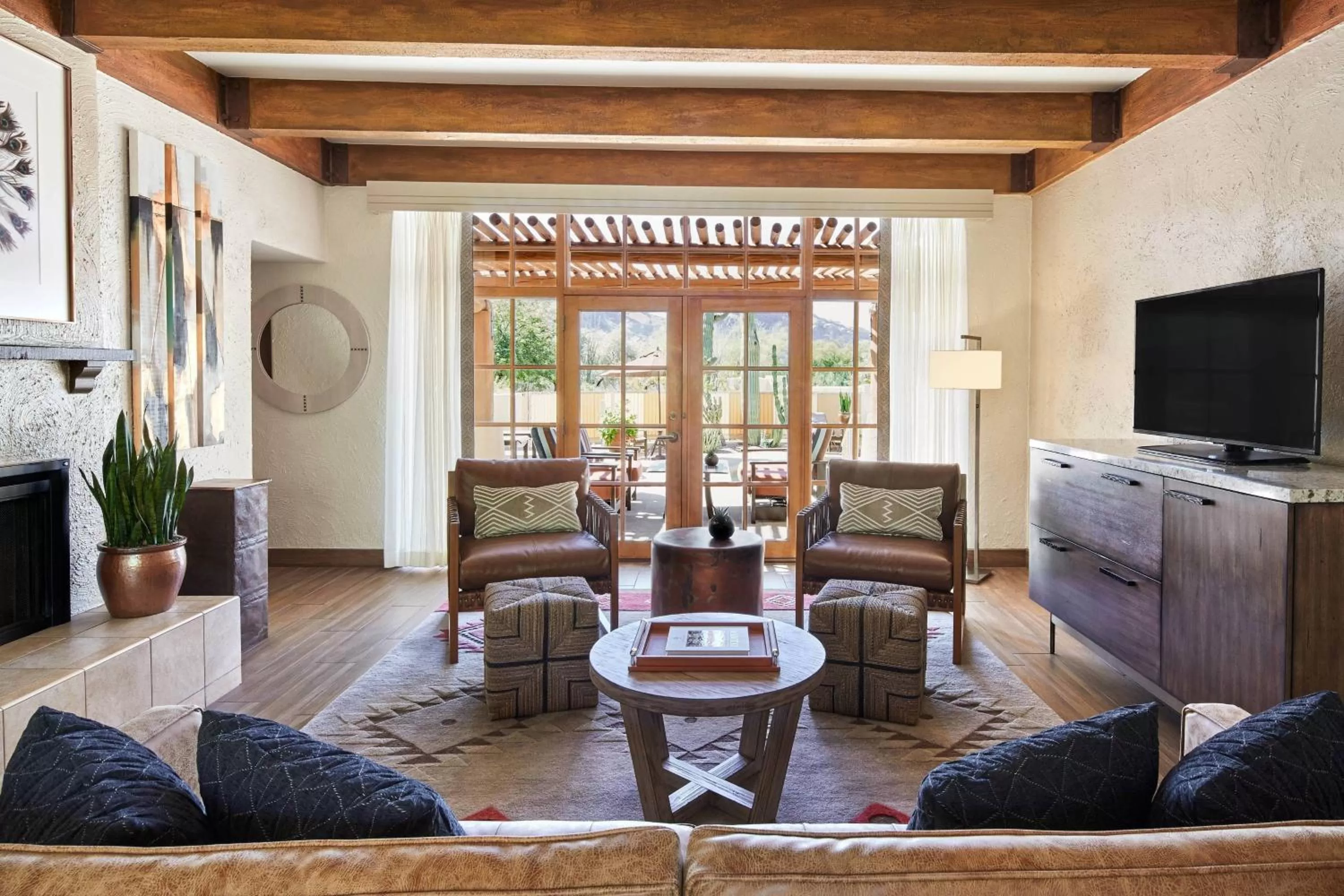 Swimming pool in JW Marriott Scottsdale Camelback Inn Resort & Spa