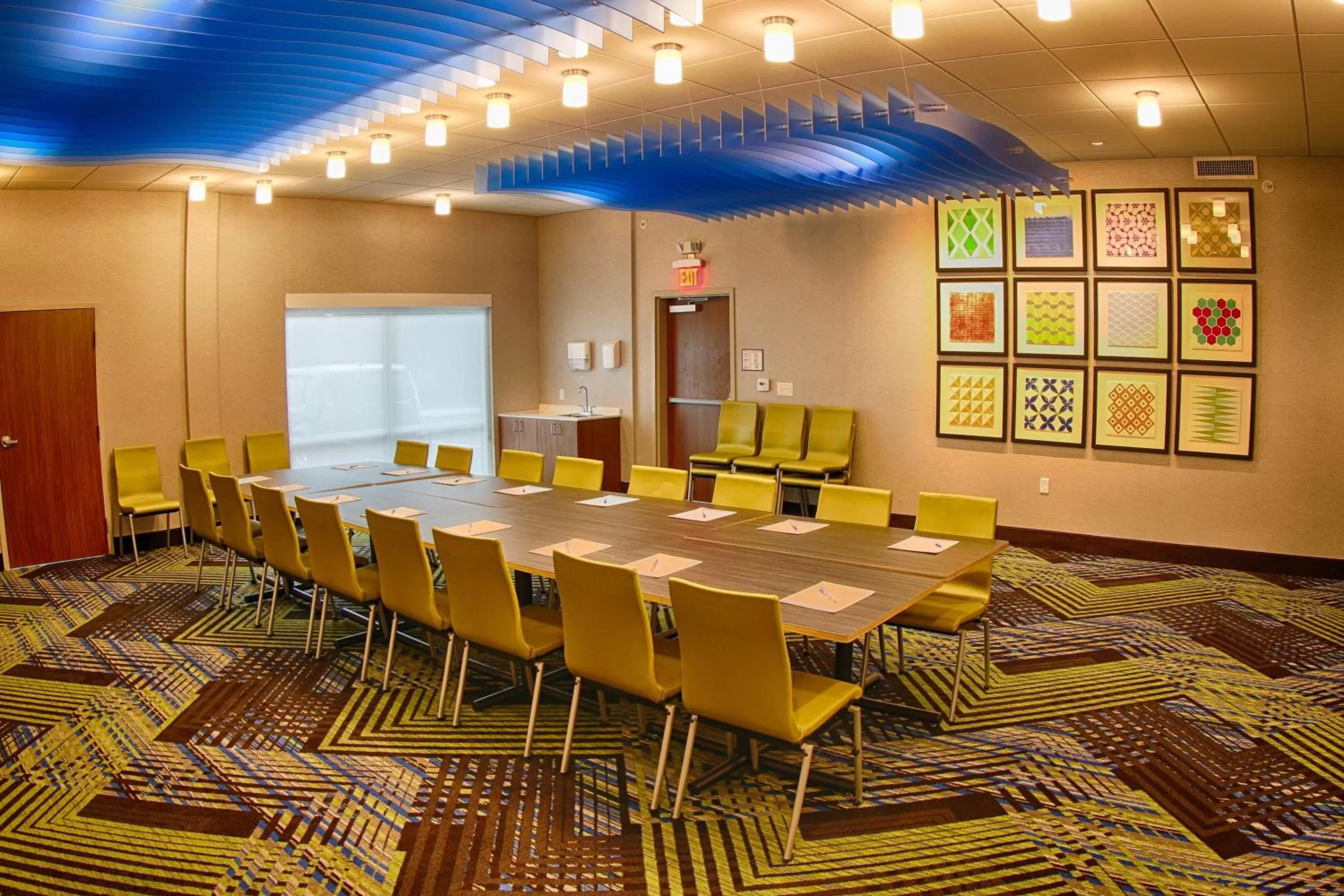 Meeting/conference room in Holiday Inn Express & Suites - Detroit Northwest - Livonia by IHG