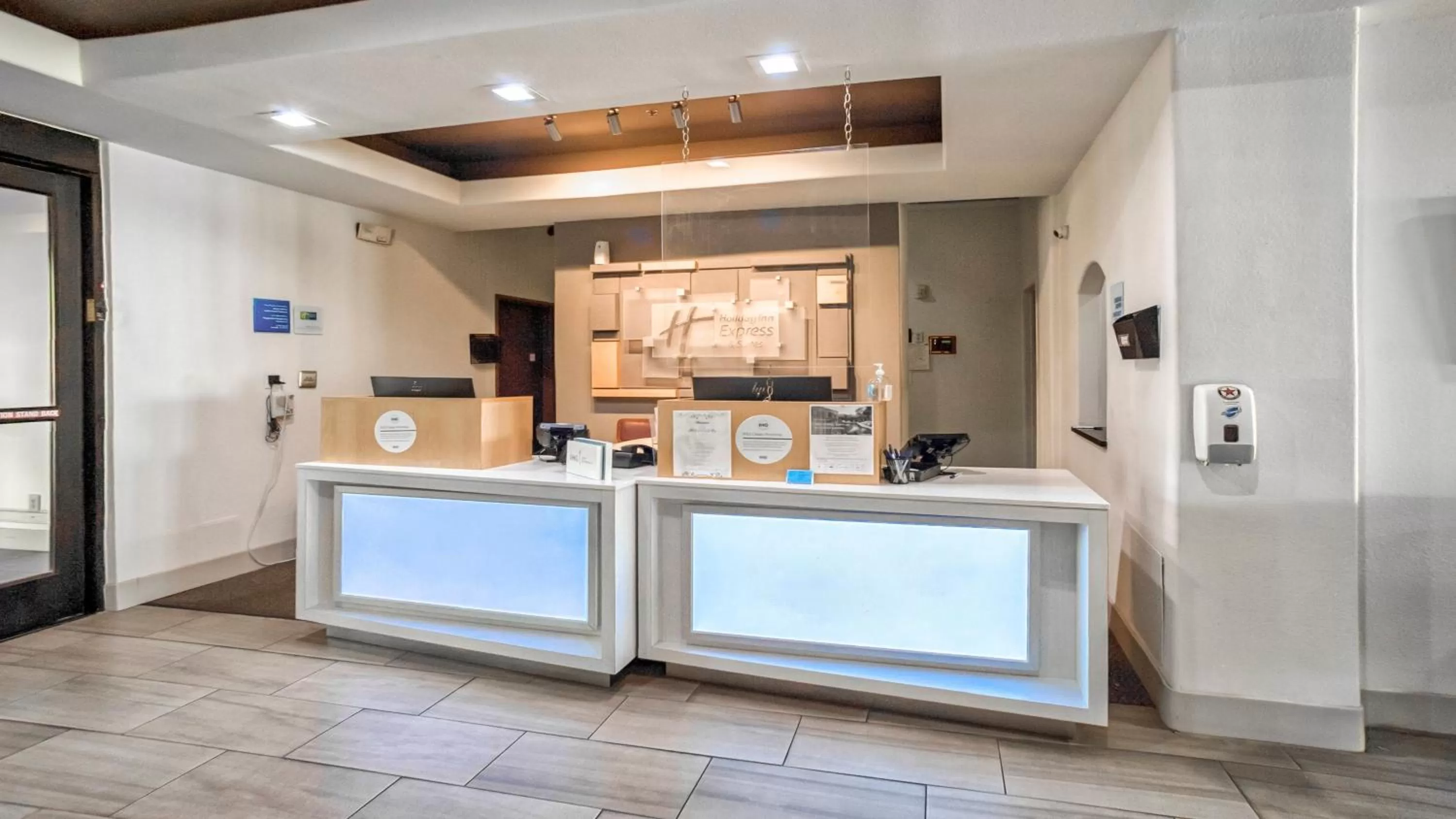 Lobby or reception in Holiday Inn Express and Suites Beeville by IHG