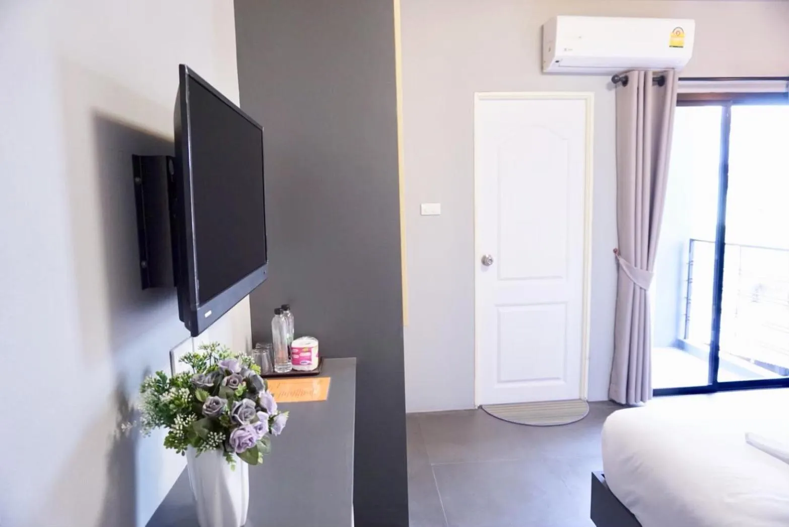 Communal lounge/ TV room, Bed in บันดารี่ ริชชี่ (Bhundaree Richy)