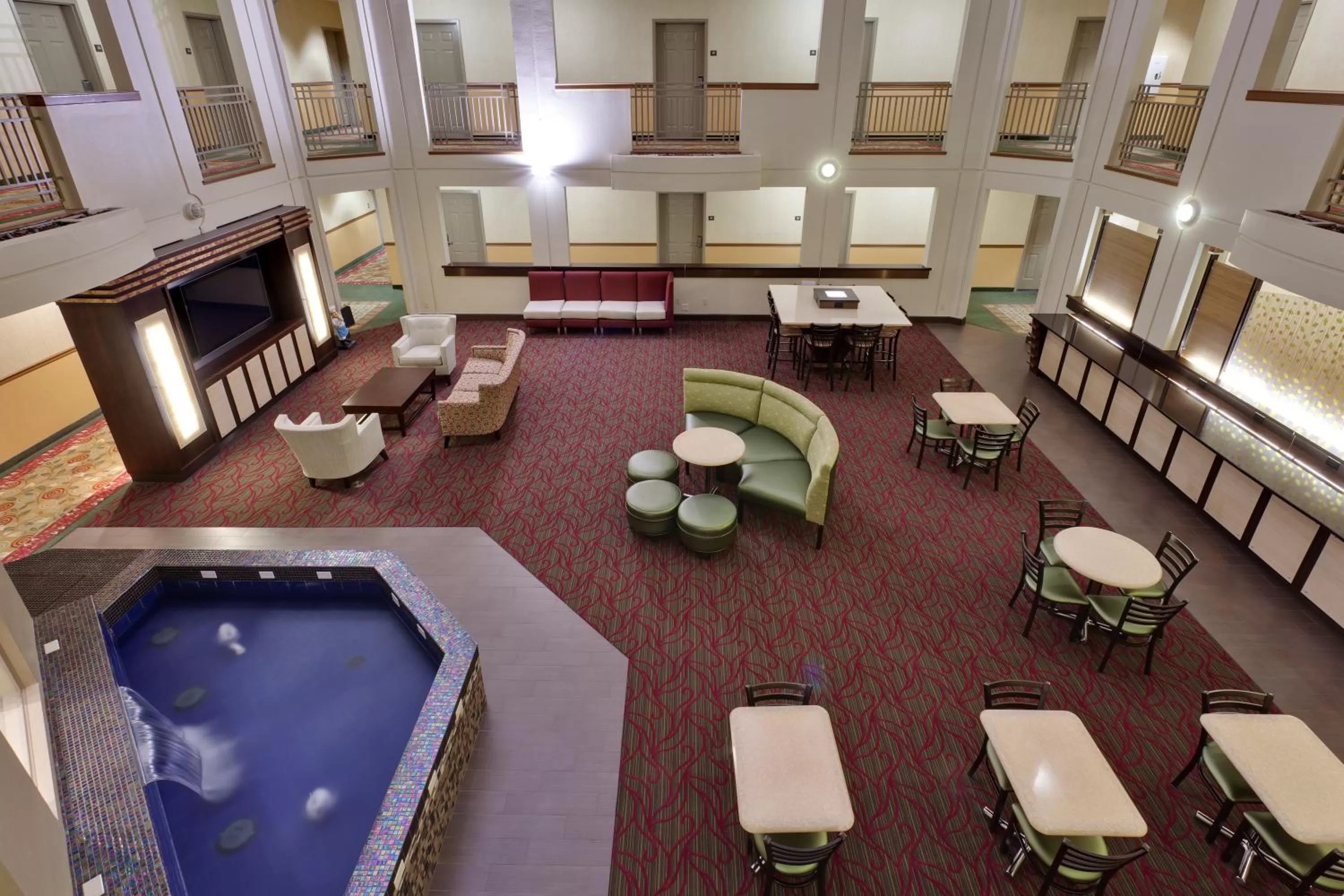 Communal lounge/ TV room in Country Inn & Suites by Radisson, San Carlos, CA