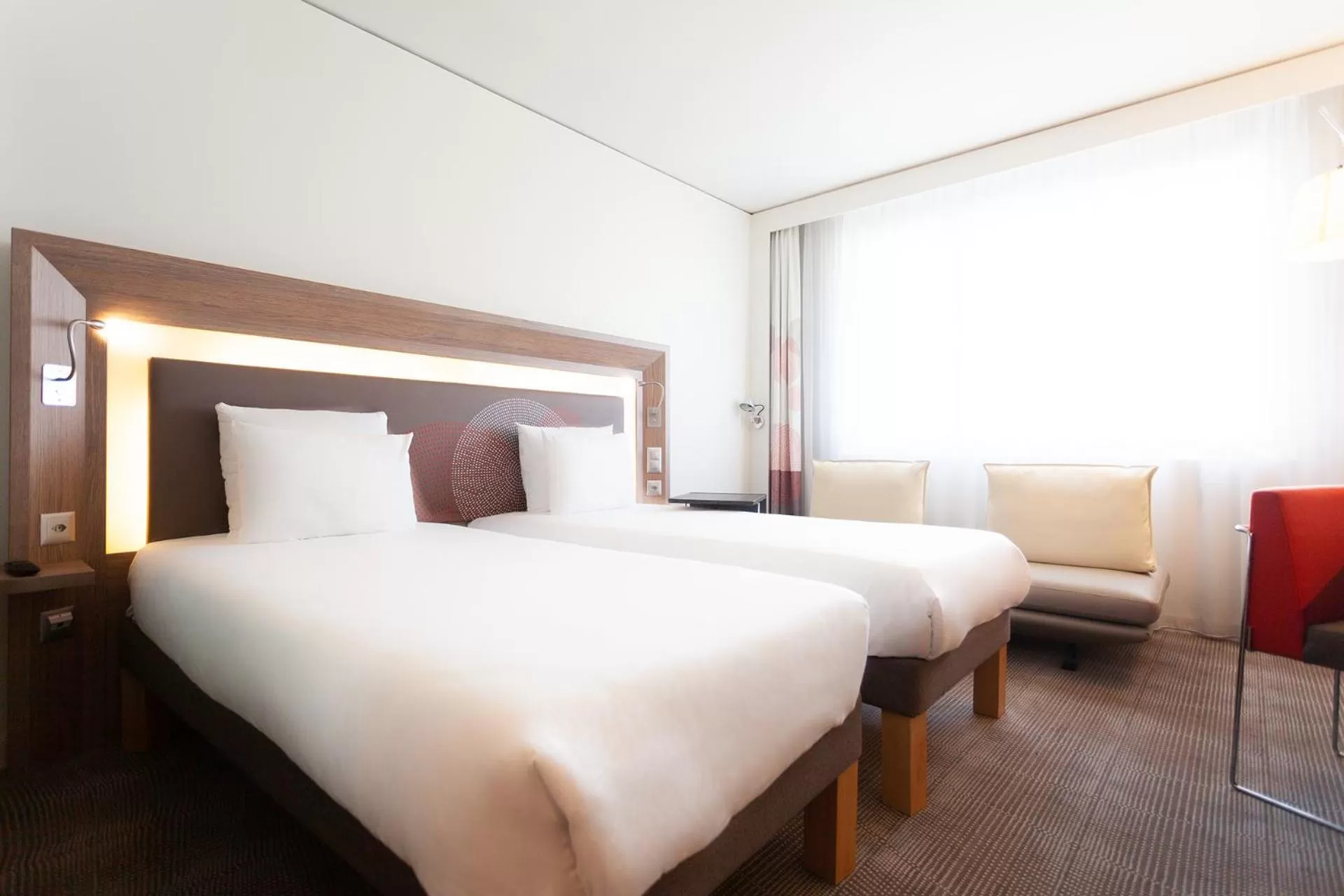 Bedroom, Bed in Novotel Basel City