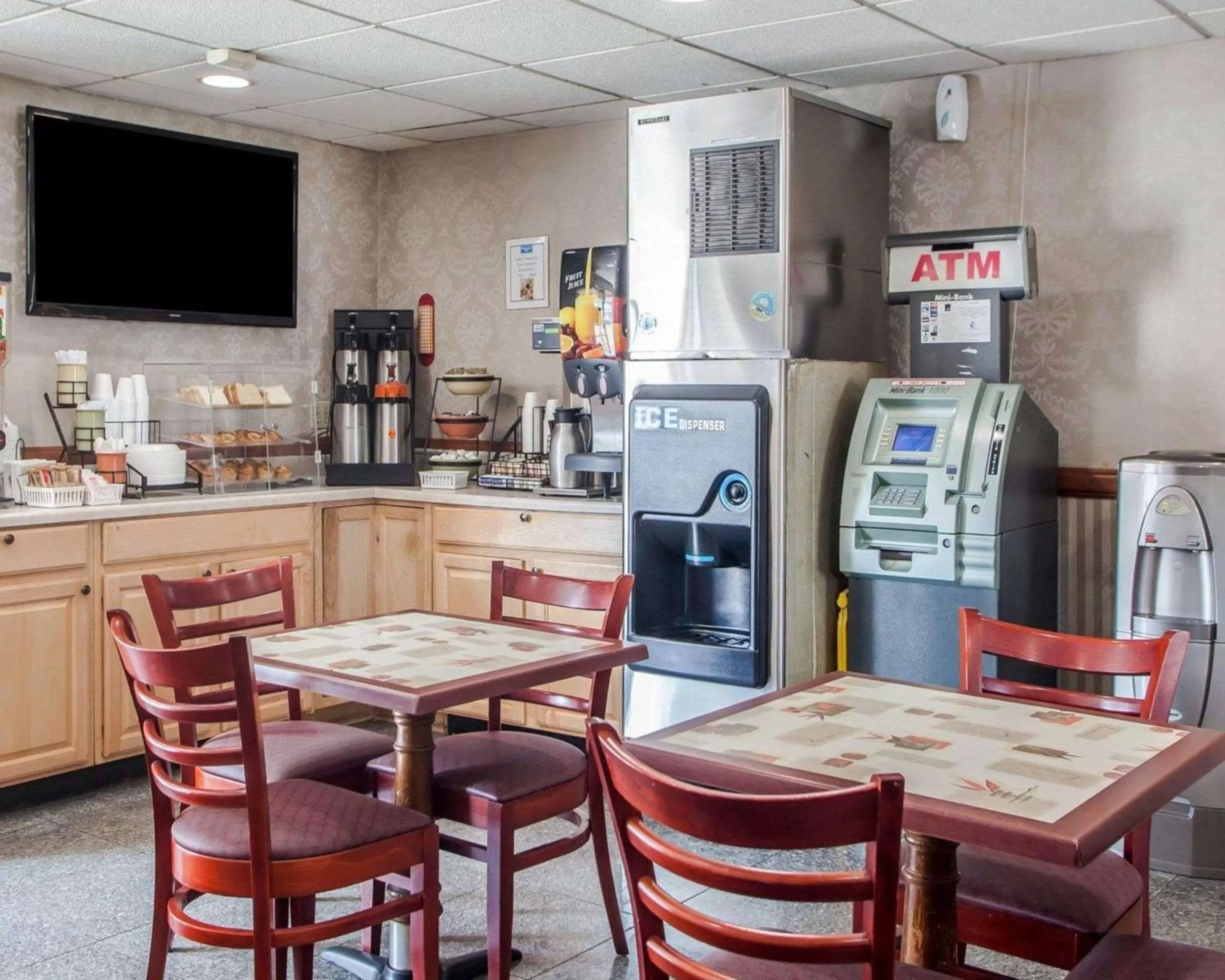 Restaurant/places to eat in Rodeway Inn