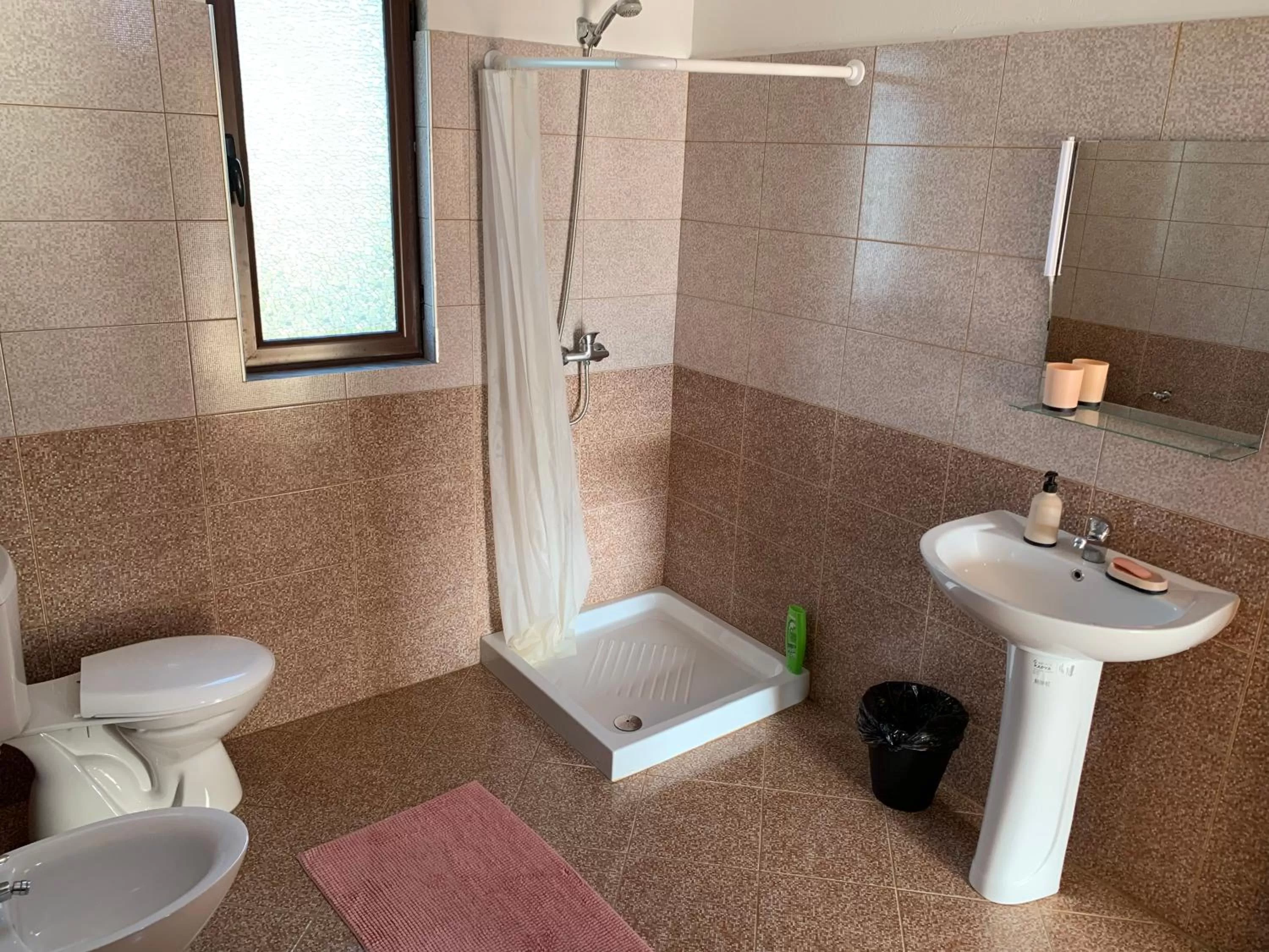 Bathroom in Guesthouse Villa Rosa Berat