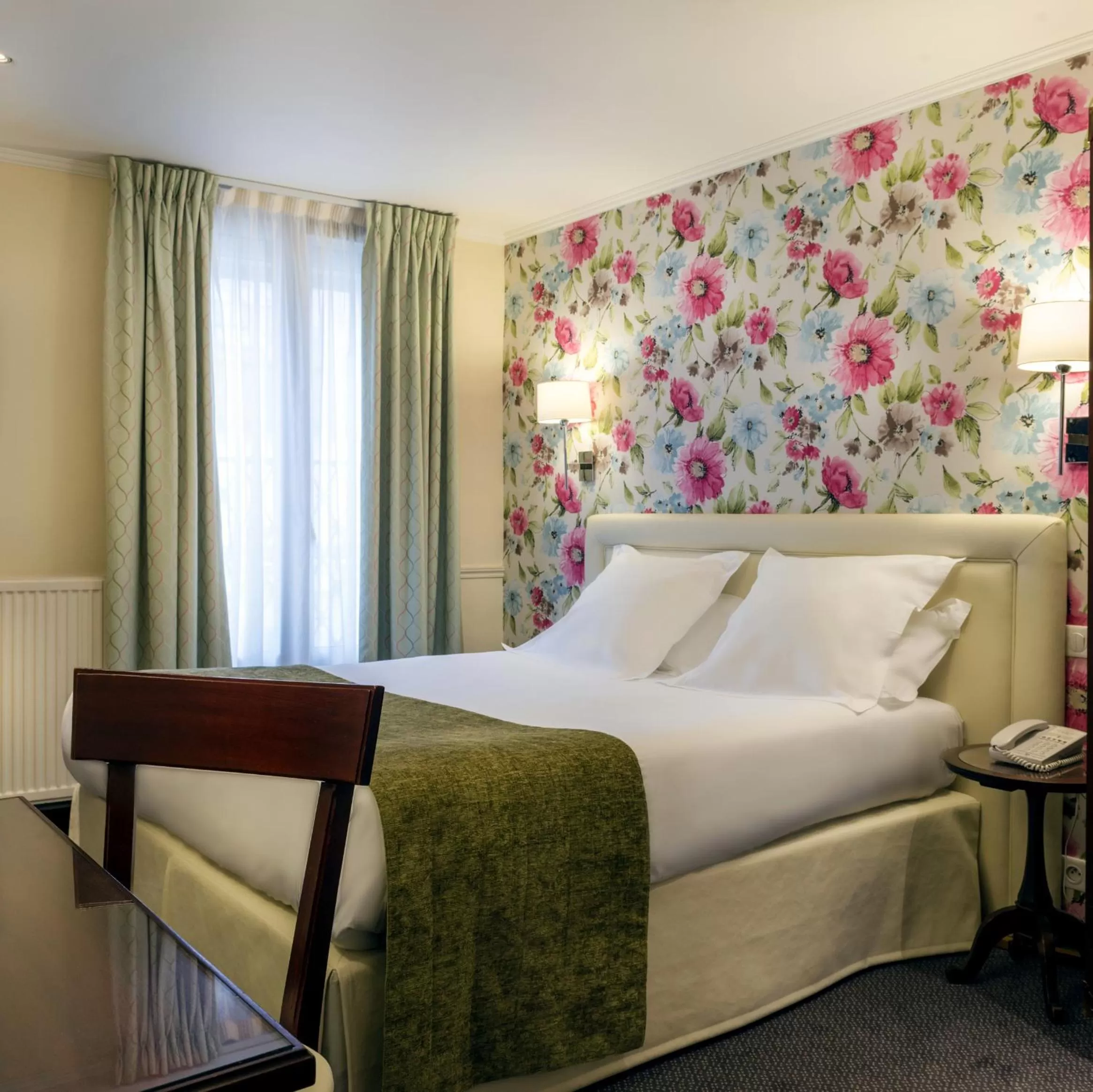 Photo of the whole room, Bed in Hotel Relais Bosquet by Malone