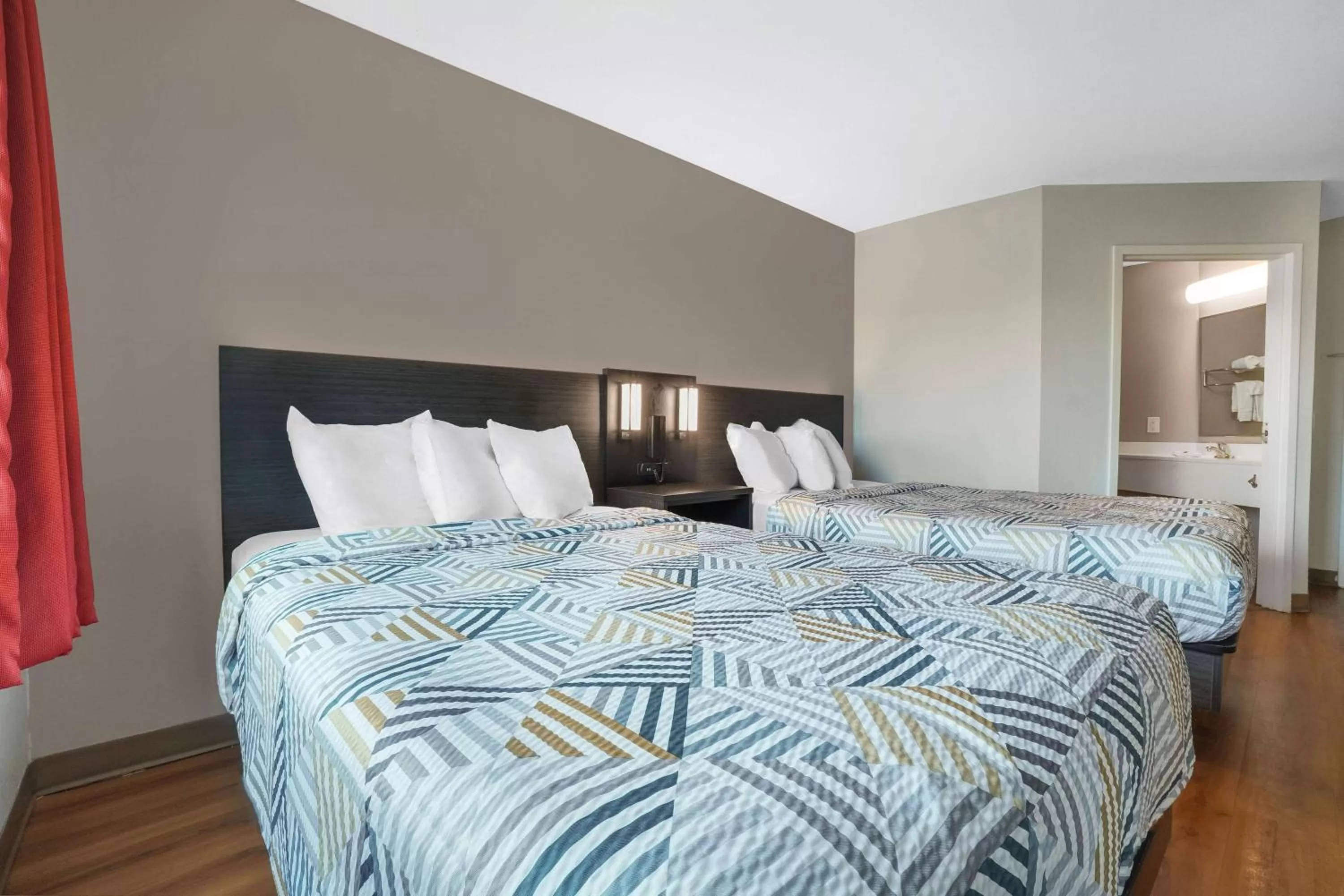 Photo of the whole room, Bed in Motel 6-Montgomery, AL - Airport